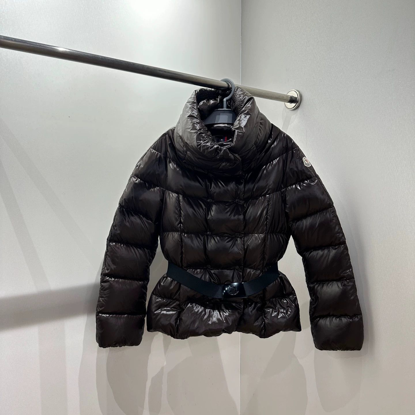Moncler Moncler mar93 laced logo white duck down jacket 2 Size XS / US 0-2 / IT 36-38 - 1 Thumbnail