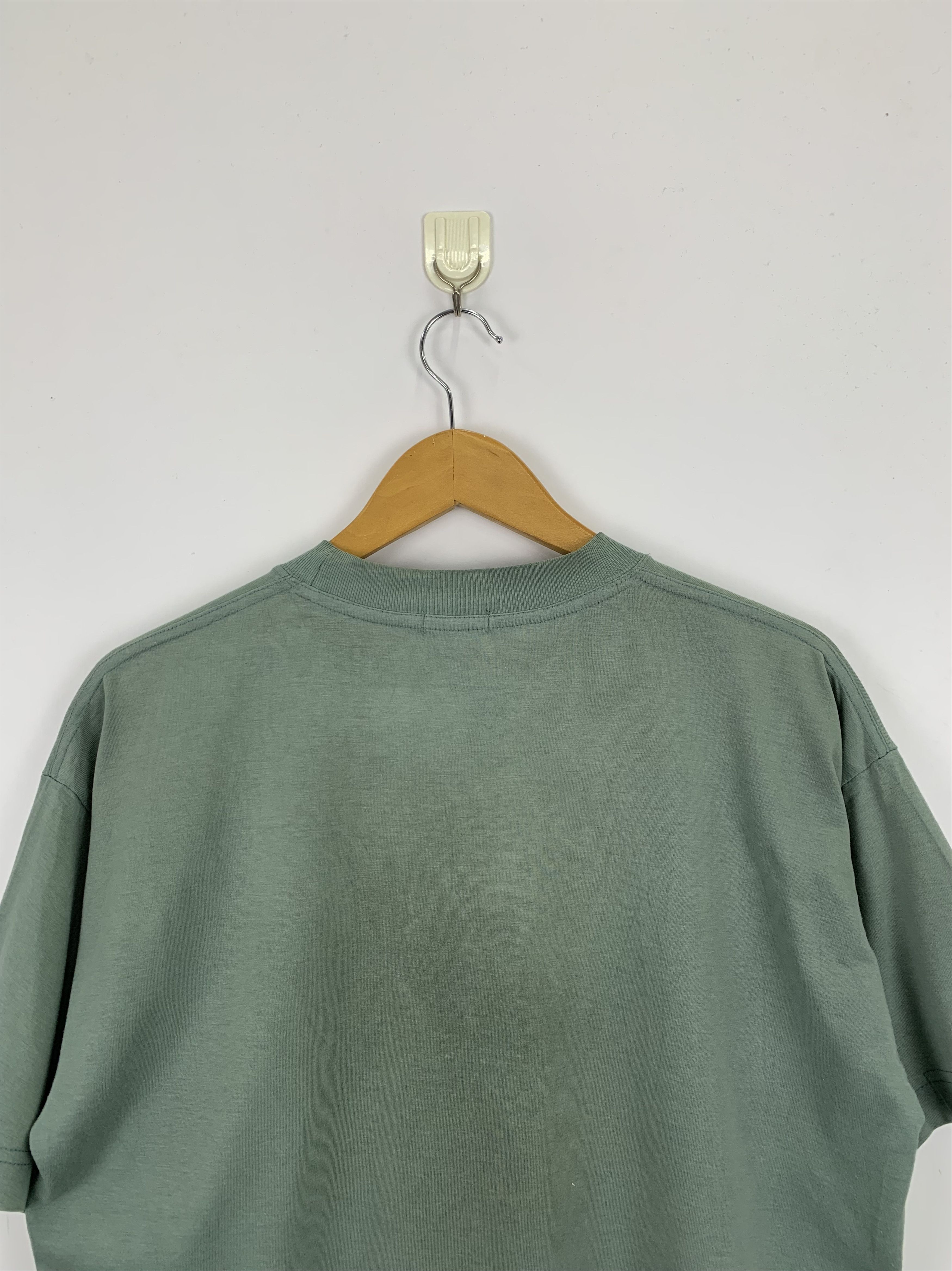 Guess × Vintage Vintage 90s Guess Emboridered Logo T Shirt TA0273 Size US L / EU 52-54 / 3 - 4 Thumbnail