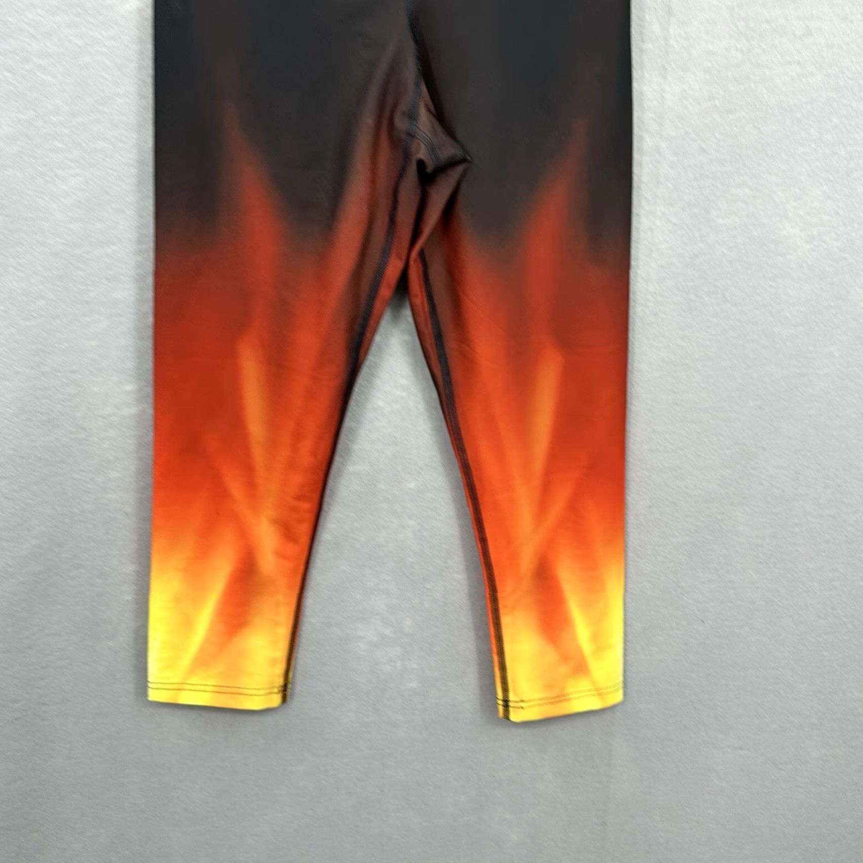 Vintage Eagle Rock Werkshop Leggings Womens XS Cropped Ombre Cycling Activewear Yoga Ombre 90s Motif Athleisure Womens XS Black Filtration HTML-free Size 26" / US 2 / IT 38 - 6 Thumbnail