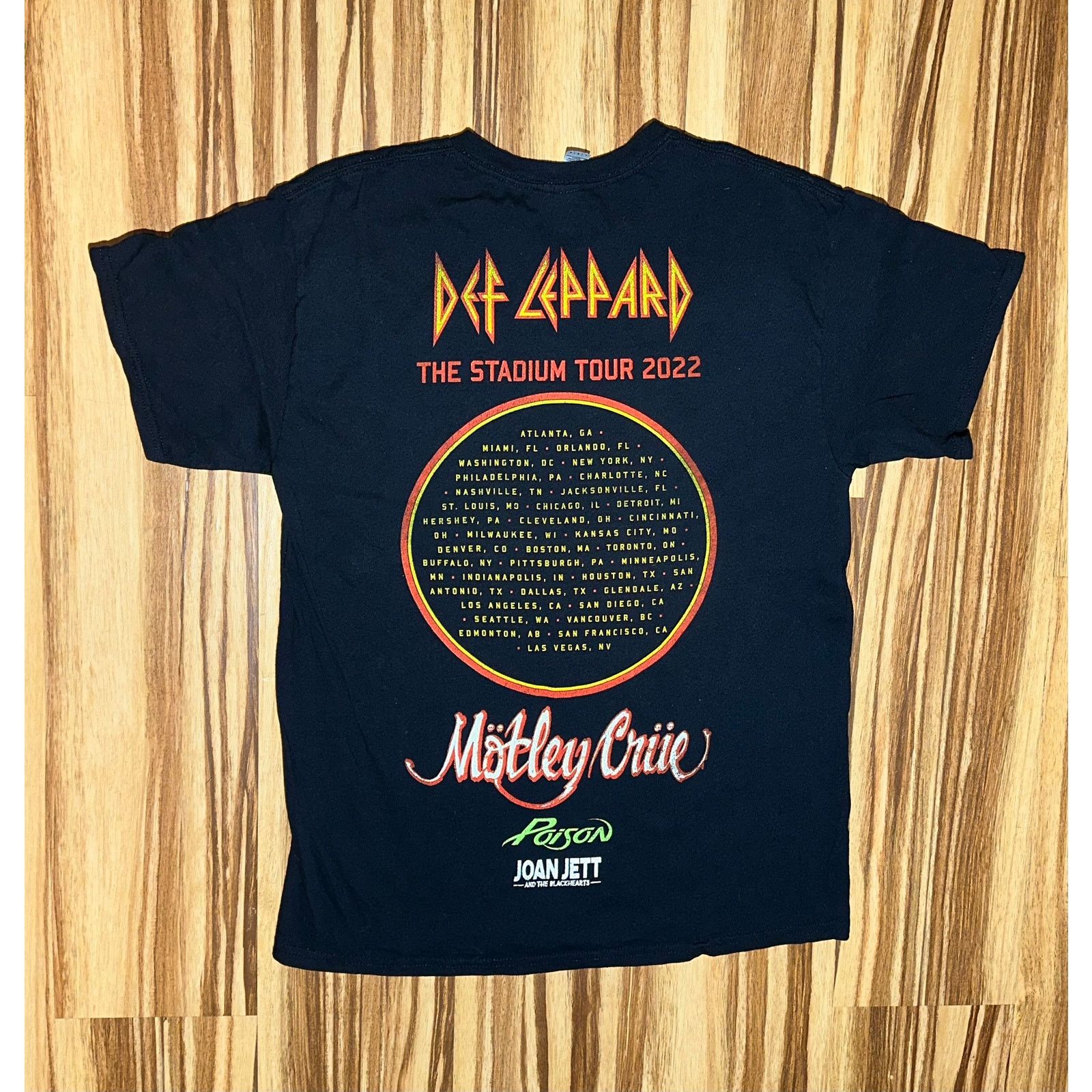 Def Leppard Def Leopard X Motley Crew Poison 2022 Tour Tshirt Size Large Size US L / EU 52-54 / 3 - 7 Thumbnail