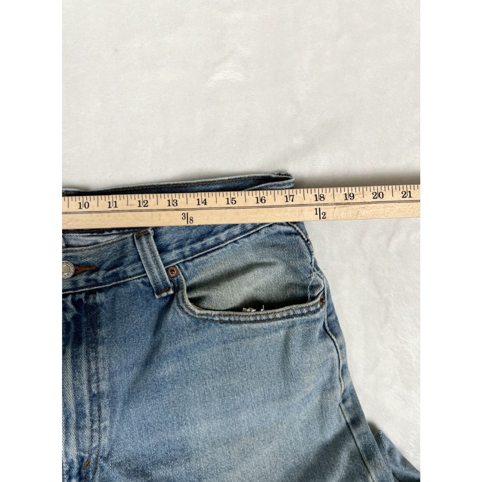 Levi's VINTAGE Levi’s 505 Denim Jeans Size 34x32 Medium Wash Blue 5-Pocket Grunge Distressed 80s 90s USA Mens Jeans Regular Hem/Zip Size US 34 / EU 50 - 7 Thumbnail
