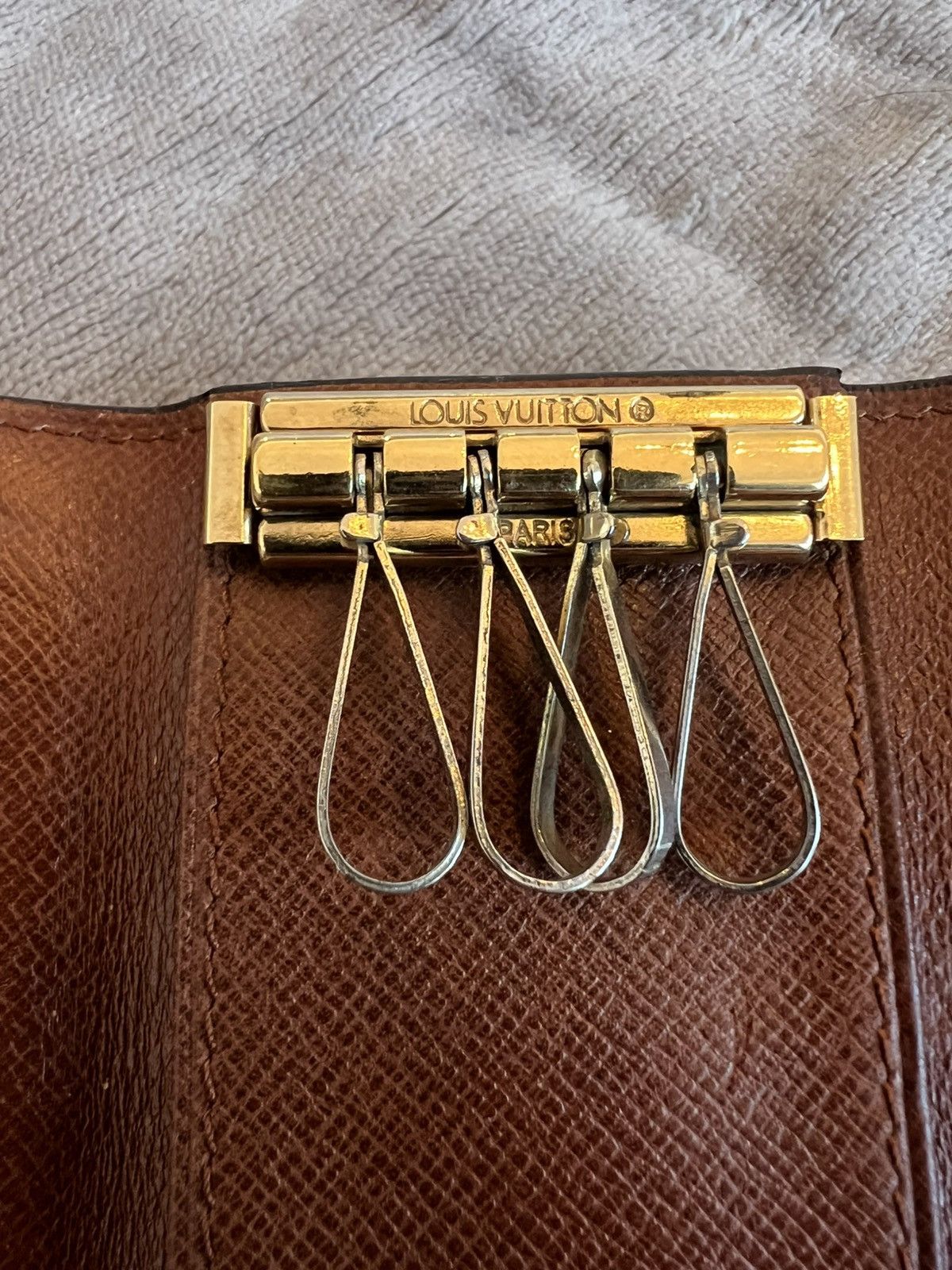 Louis Vuitton Louis Vuitton monogram 4 key holder Size ONE SIZE - 10 Thumbnail