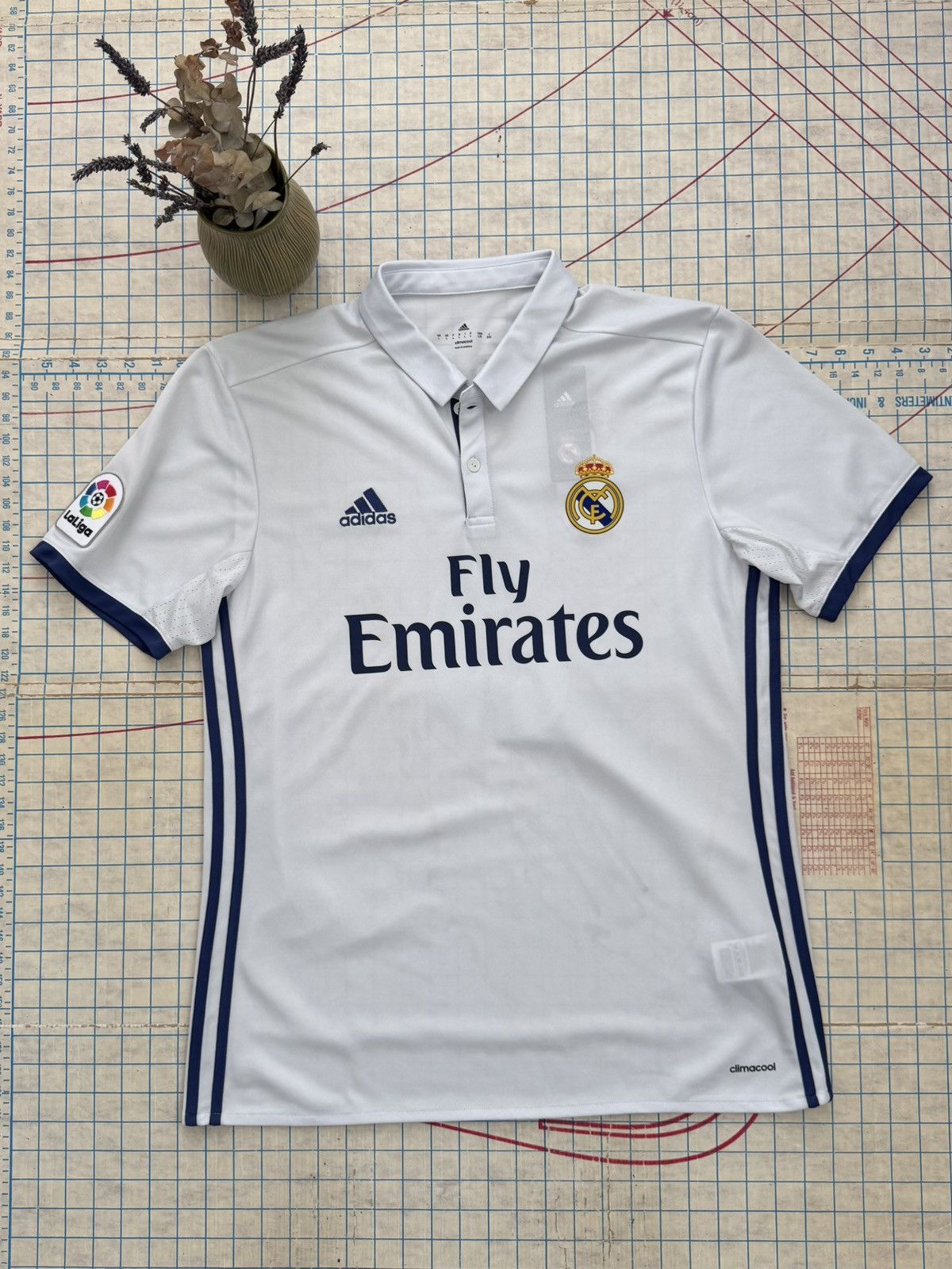 Adidas NWT Signed Raphael Varane Jersey White Real Madrid Adidas L Size US L / EU 52-54 / 3 - 4 Thumbnail