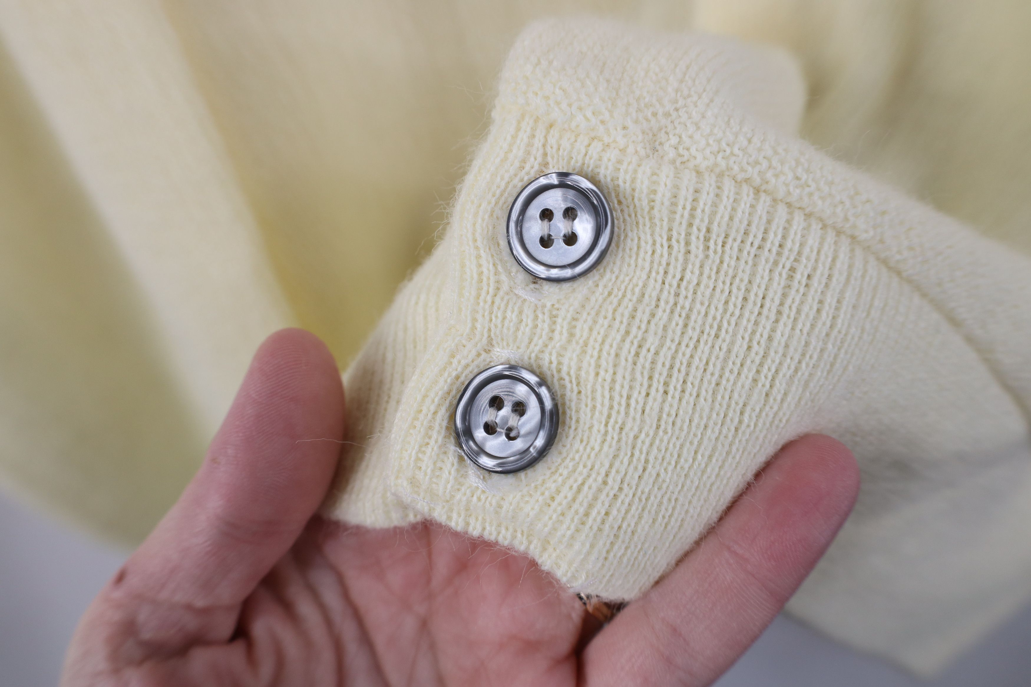 Vintage Vintage 70s Streetwear Knit Cardigan Sweater Pale Yellow USA Size US L / EU 52-54 / 3 - 4 Thumbnail