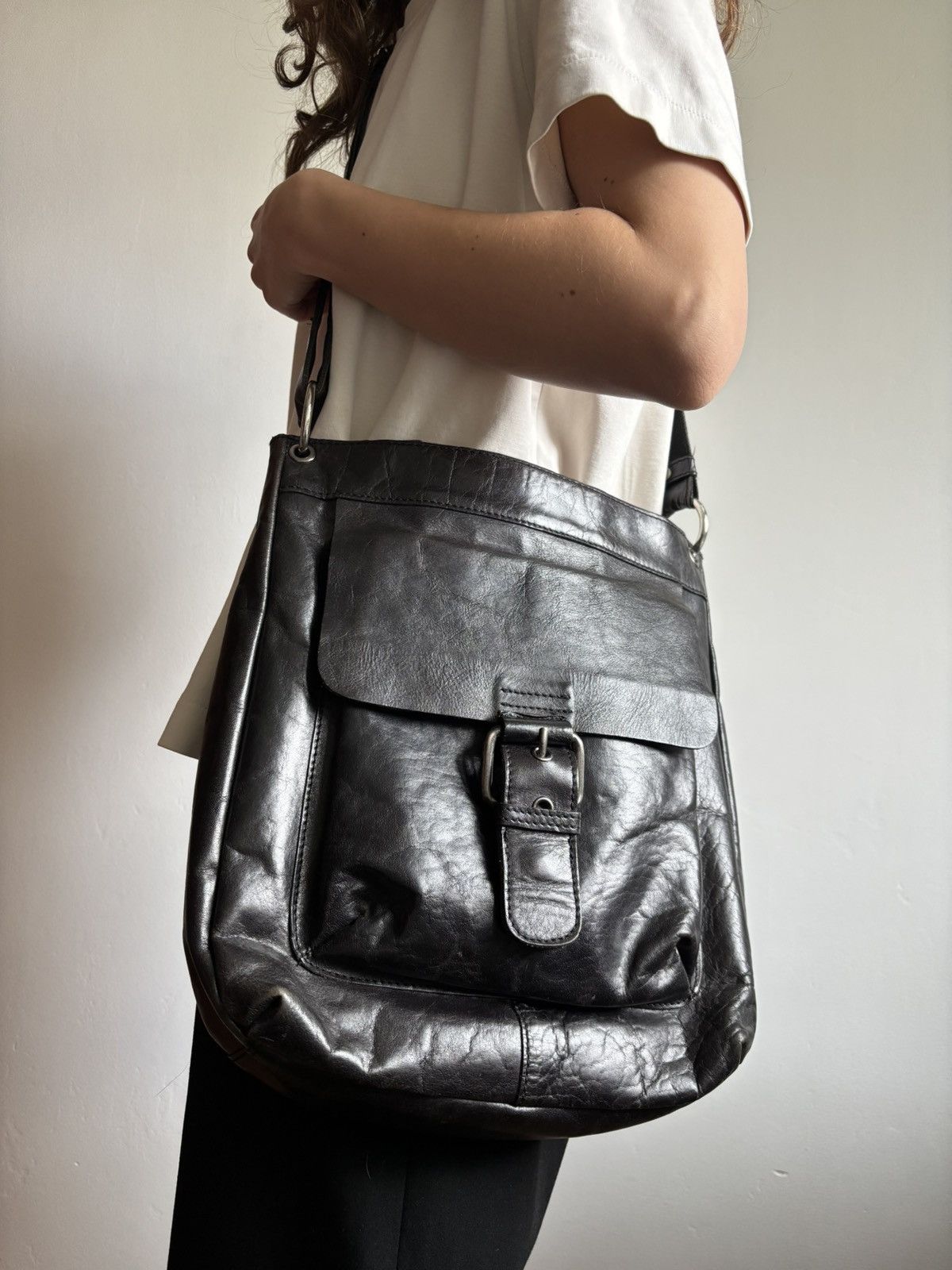 90's Vintage Genuine Leather Unisex Crossbody Bag in Black, Men's