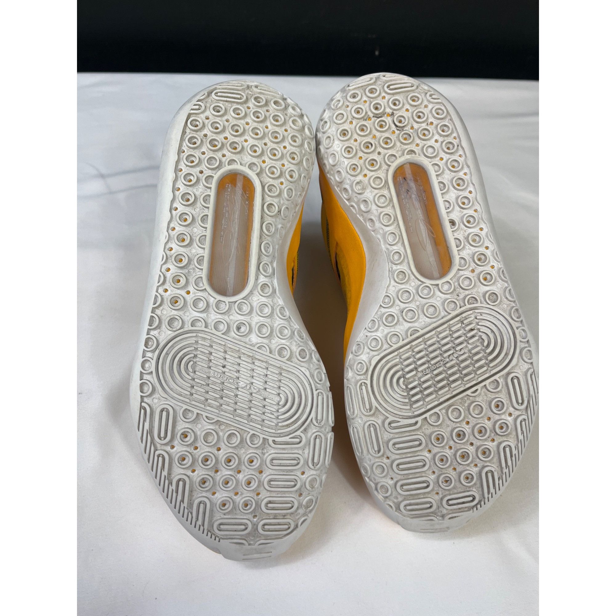 Nike Nike Men Yellow Kevin Durant Basketball Shoes Size 7.5 SKU 7 Size US 7.5 / EU 40-41 - 3 Thumbnail