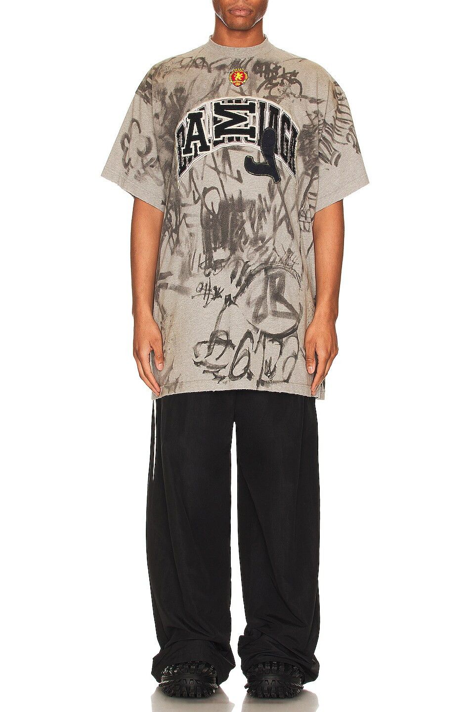 Balenciaga o1bcso1str0425 Skater T- Shirt Oversized in Multicolor Size US L / EU 52-54 / 3 - 5 Thumbnail