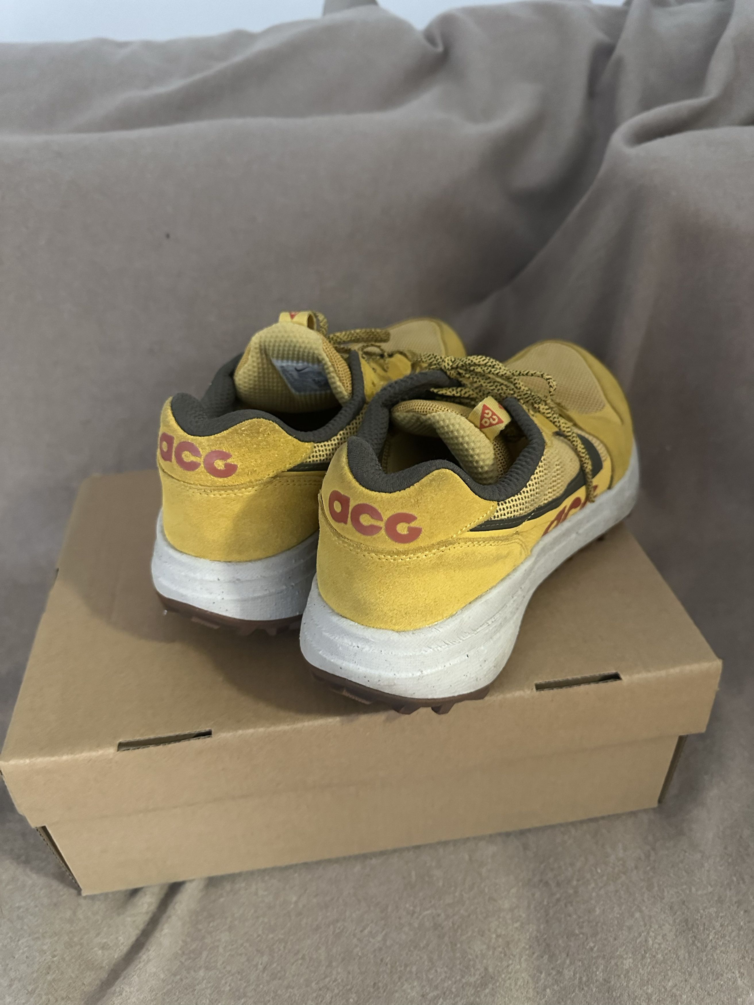 Nike ACG Nike ACG Lowcate Solar Flare *Good condition* Size US 10 / EU 43 - 3 Thumbnail