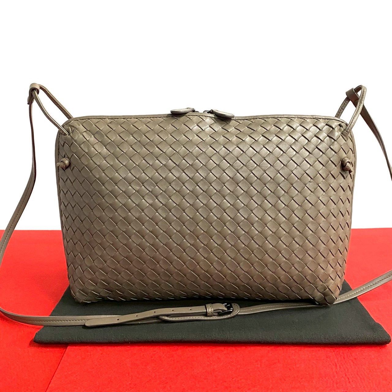 Bottega Veneta Bottega Veneta Intrecciato Leather Shoulder Bag Leather Shoulder Bag in Brown, Women's