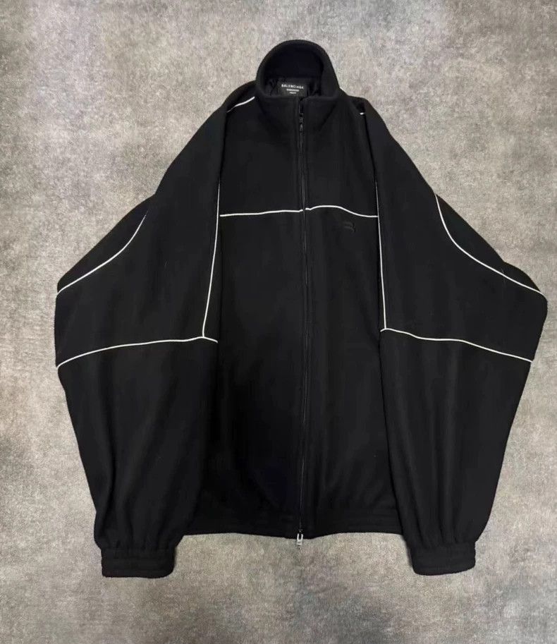 Balenciaga Balenciaga Embroidered Logo Fleece Jacket Size US S / EU 44-46 / 1 - 1 Thumbnail