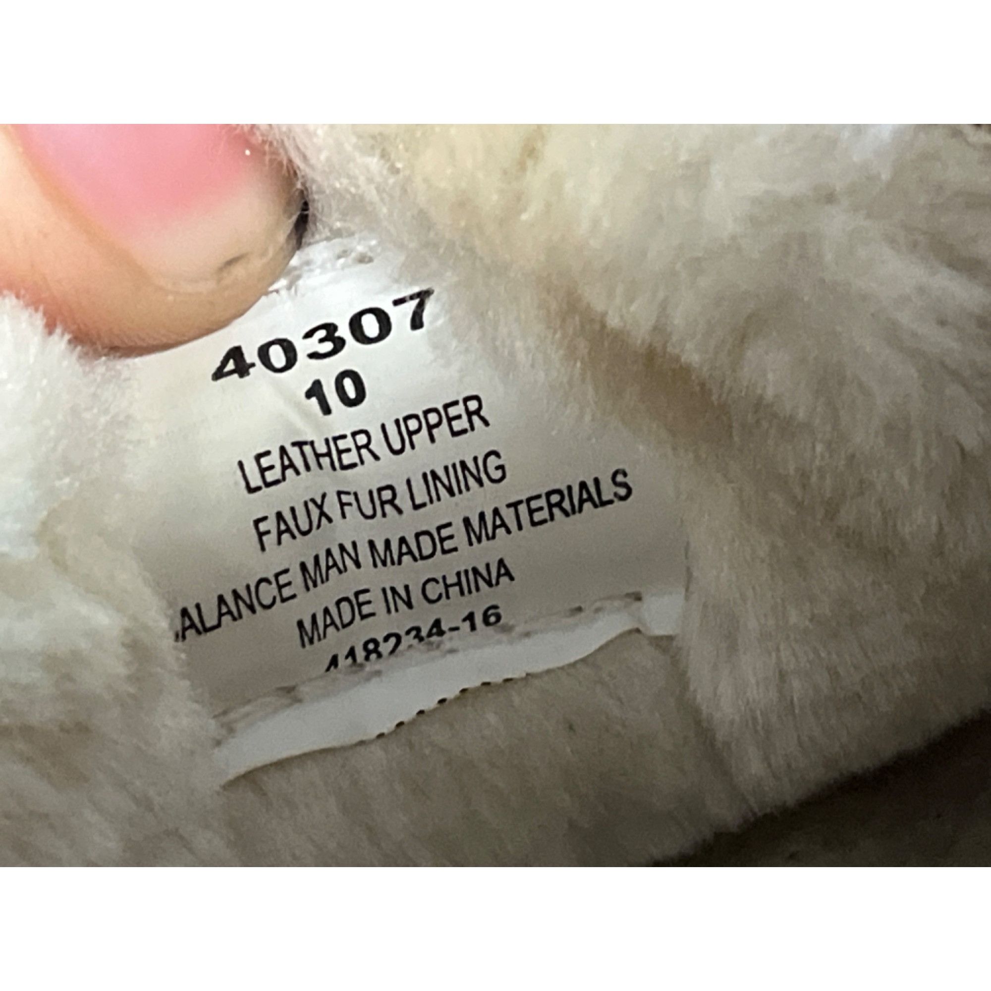Minnetonka Minnetonka SKU 7672 Womens Moccasins Sheepskin Lined Slip On Size US 10 / IT 40 - 10 Thumbnail