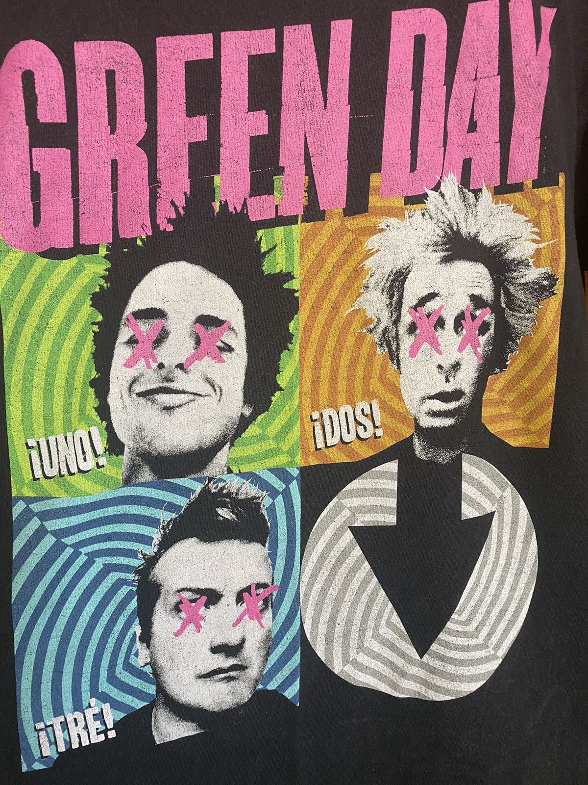 Band Tees Vintage Green Day !Uno! Band Tee Size US M / EU 48-50 / 2 - 4 Thumbnail