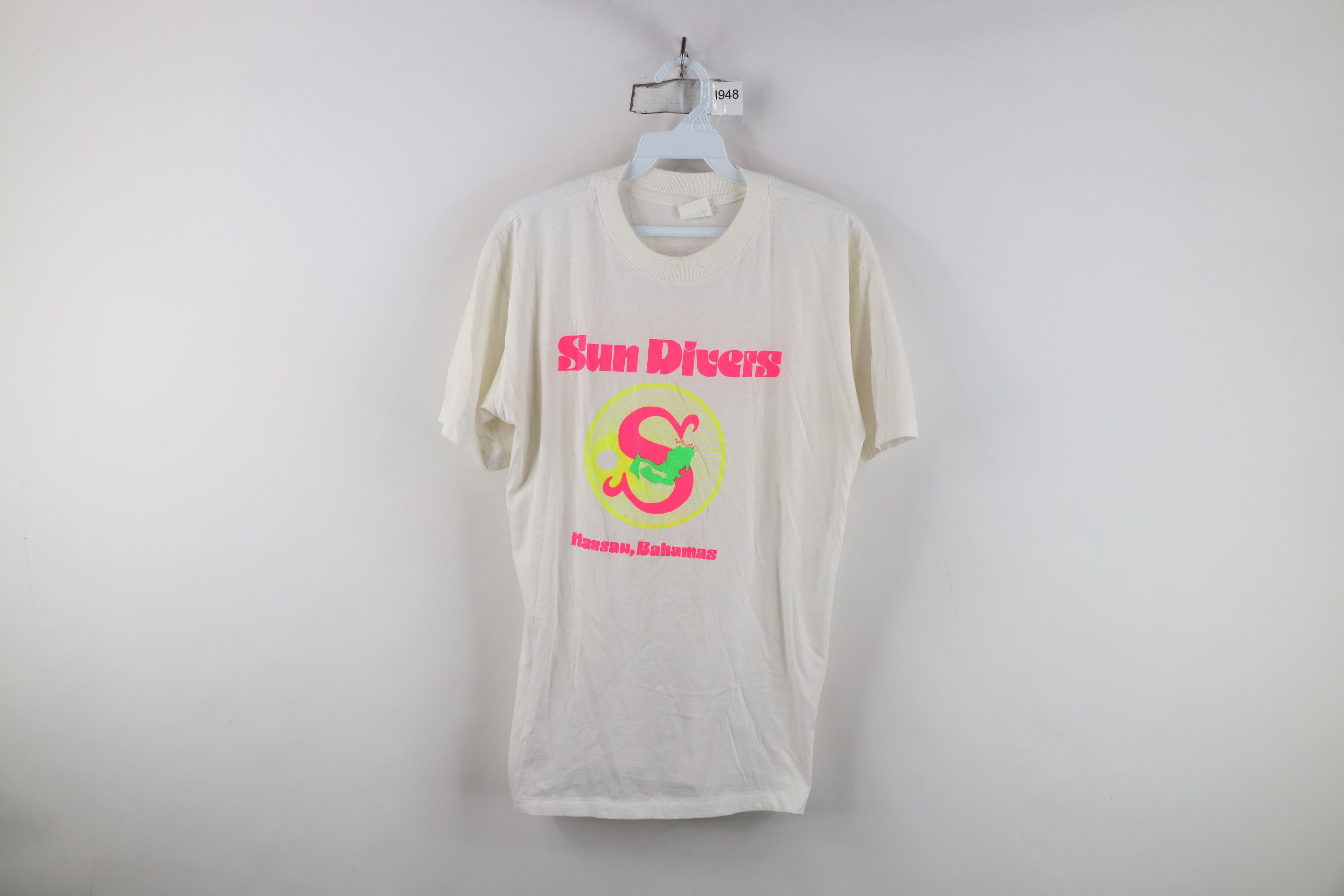Vintage Vintage 70s 80s Streetwear Sun Divers Bahamas T-Shirt White Size L / US 10 / IT 46 - 1 Thumbnail