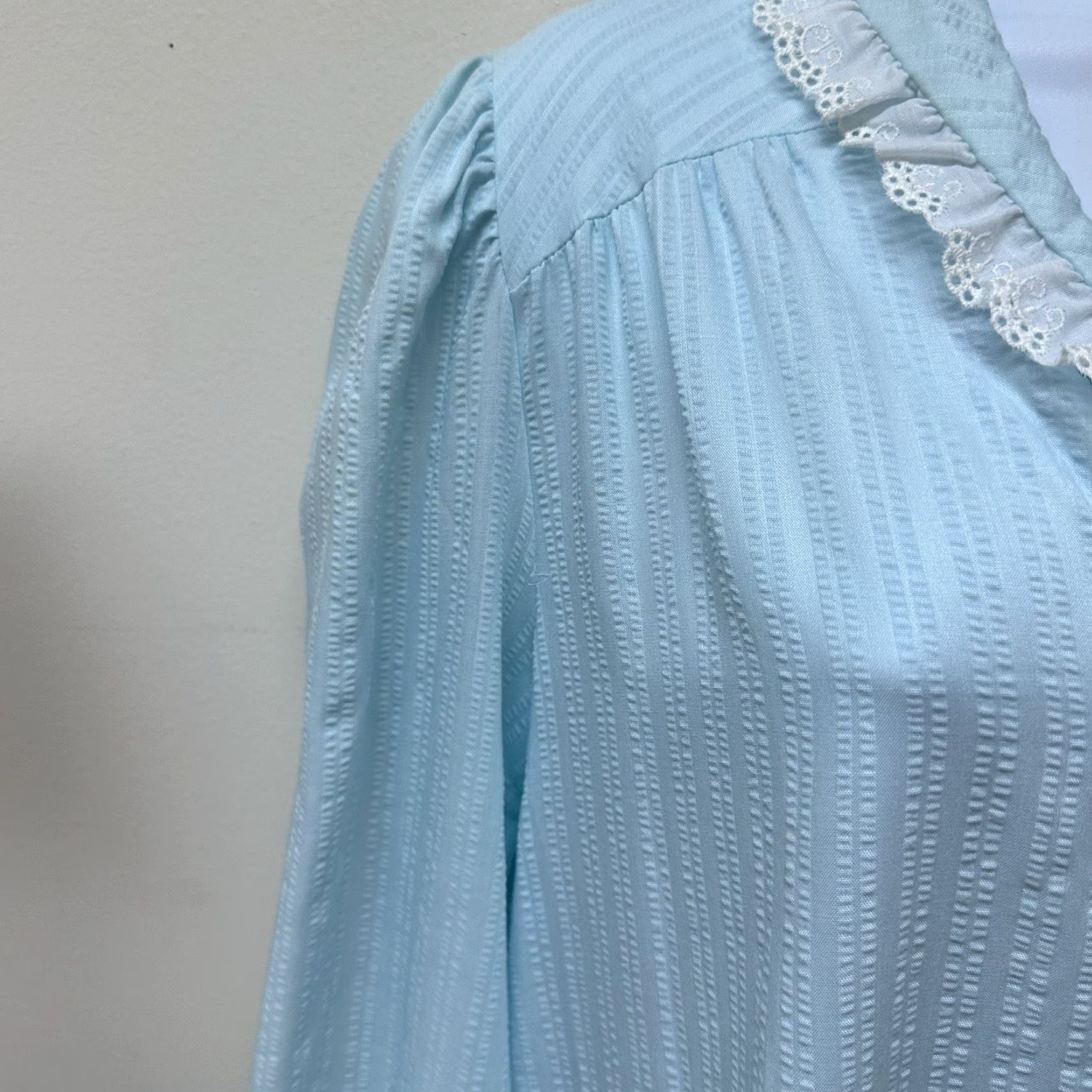 Vintage VINTAGE Miss Elaine Blue Lace Ruffle Housecoat Robe Snap Front L Union Made in USA NEW NOS Sh y Size ONE SIZE - 4 Thumbnail