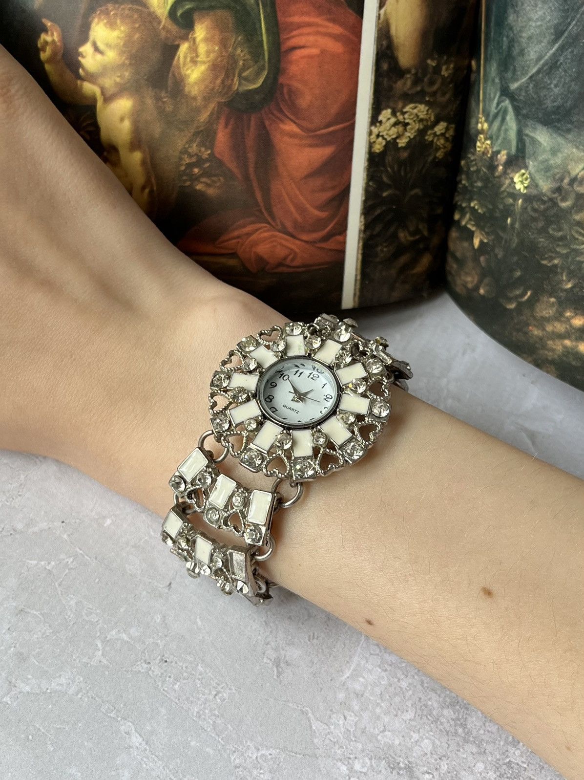Jewelry × Vintage Elegant Women’s Watch with Swarovski Crystals Bracelet Size ONE SIZE - 5 Thumbnail