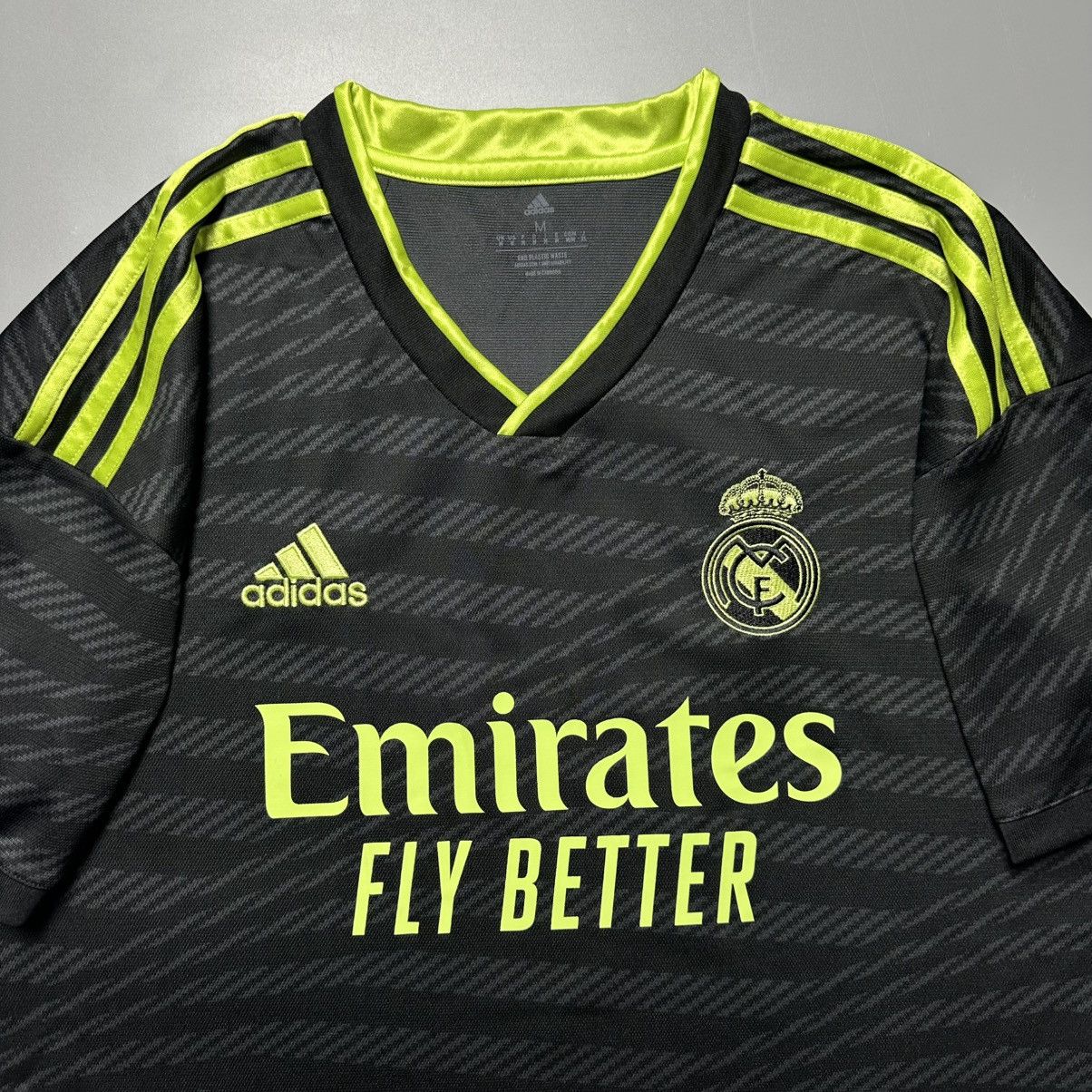 Adidas REAL MADRID ADIDAS 2022/2023 FOOTBALL THIRD JERSEY #8 KROOS Size US M / EU 48-50 / 2 - 4 Thumbnail