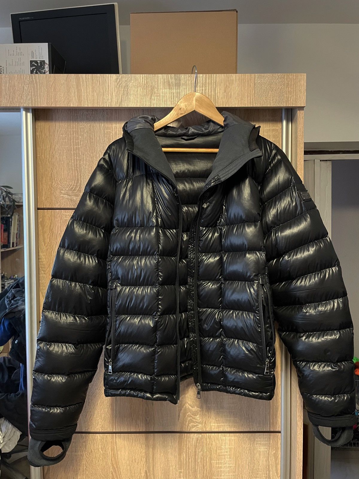 image of Dolce Gabbana Recco Ski Puffer Jacket in Black, Men's (Size Medium)
