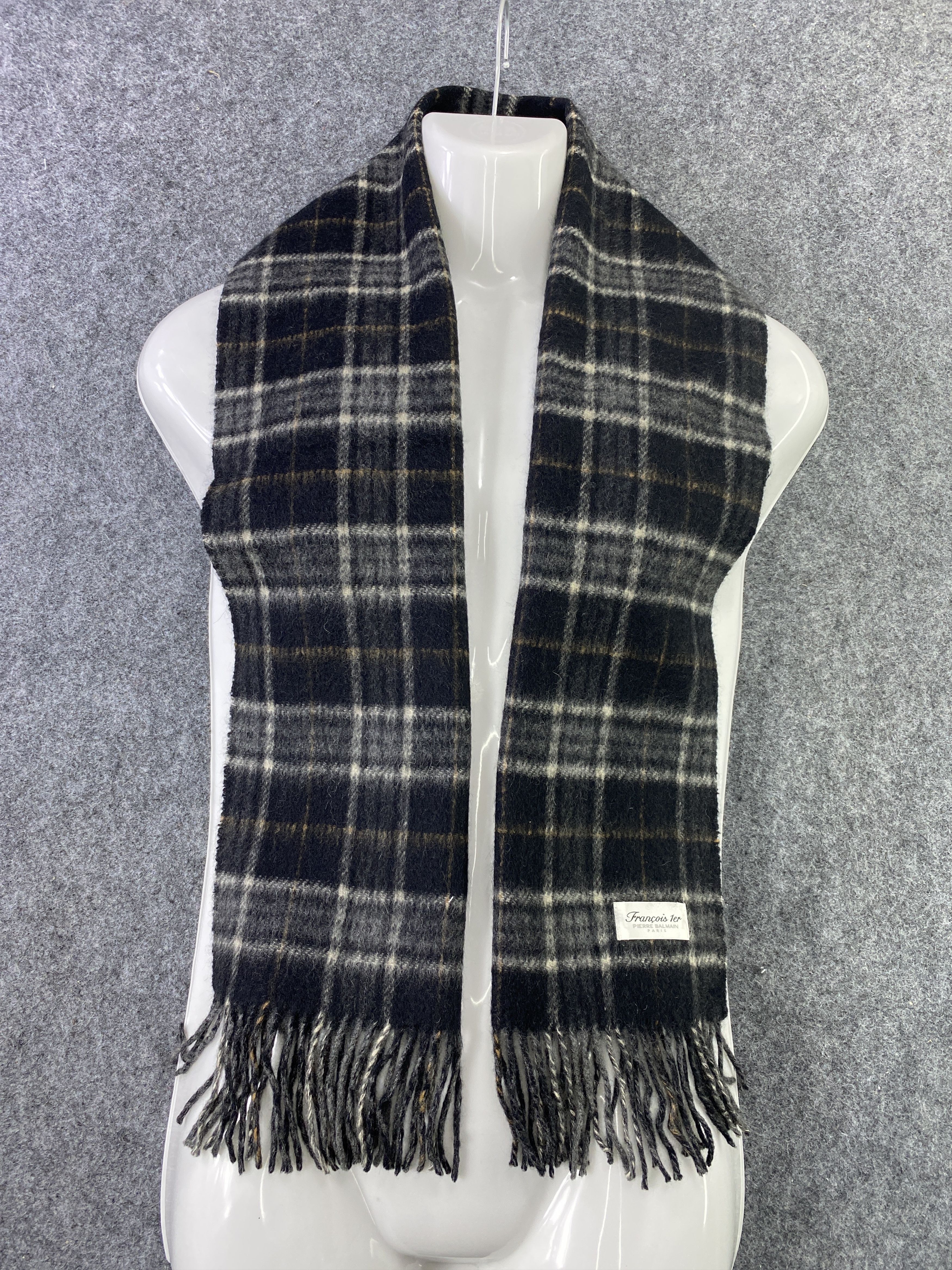 Pierre Balmain Pierre Balmain Scarf/Muffler/Neckwear -T415 Size ONE SIZE - 1 Thumbnail