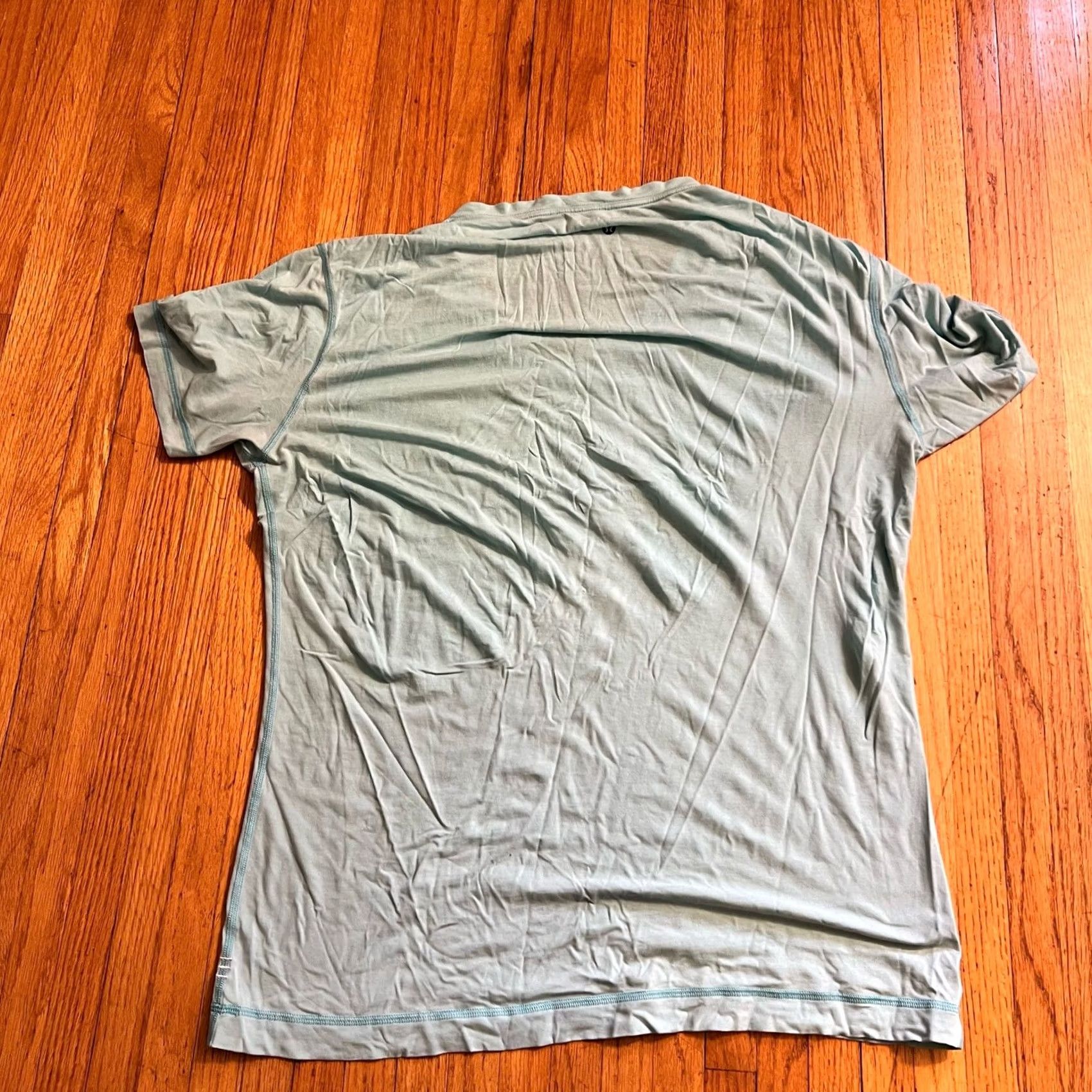 Lululemon Lululemon Shirt Mens XL light green V Neck T-Shirt Soft Lightweight Mens XL Green V Neck Shirt Size US XL / EU 56 / 4 - 4 Thumbnail