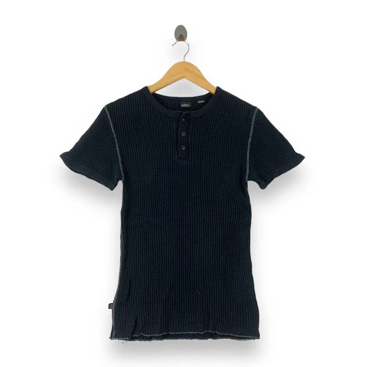 Alpha Industries Vintage APLHA INDUSTRIES Quilted Henley Tee Shirt Size M / US 6-8 / IT 42-44 - 1 Thumbnail