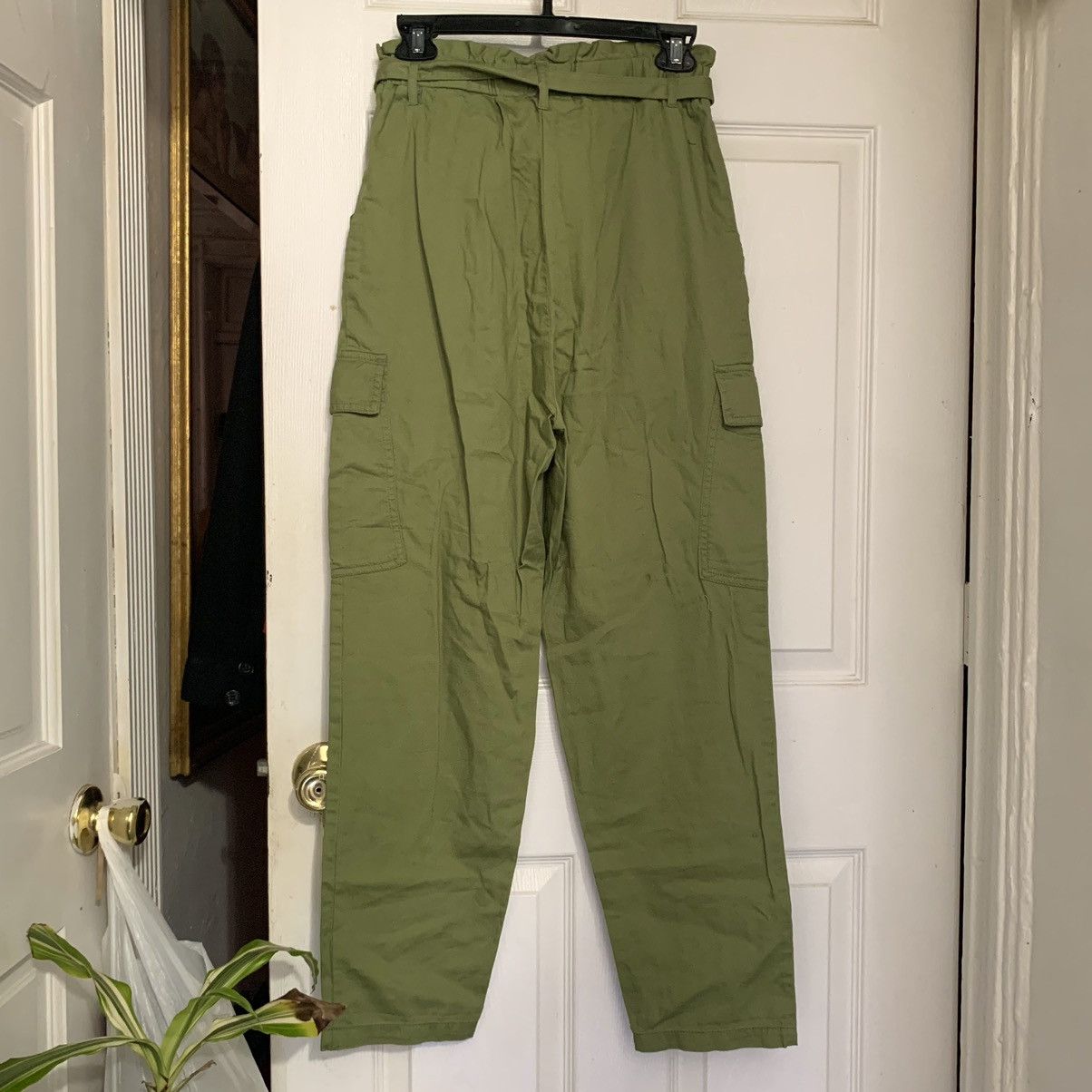 H&M High waisted cargo pants paper bag style size 6 Size 28" / US 6 / IT 42 - 4 Thumbnail