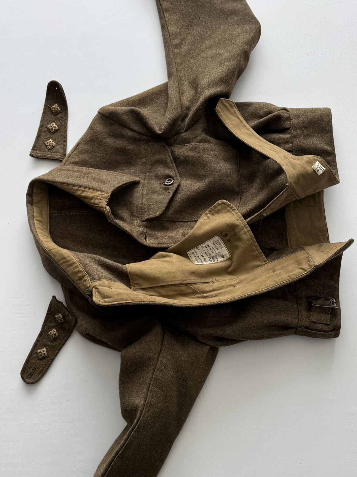 Vintage Vintage 1940s WW2 British Army 'Captain' Battledress Blouse Size US M / EU 48-50 / 2 - 8 Thumbnail