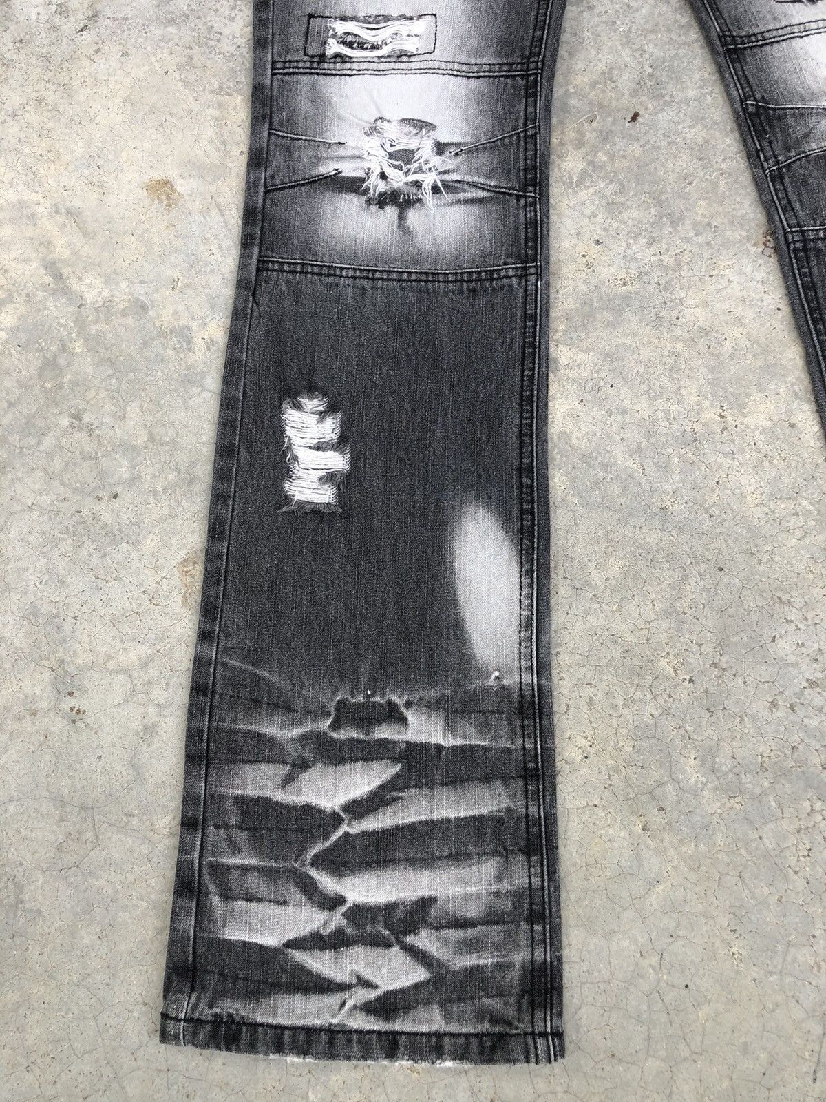 Who Decides War Japanese LOWBOX Flared Jeans Distressed Jeans Size US 30 / EU 46 - 6 Thumbnail