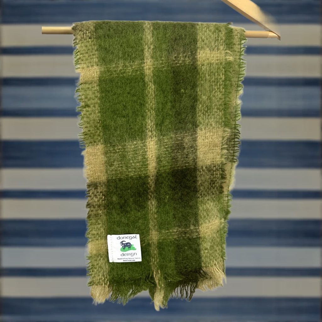 Vintage VINTAGE DONEGAL DESIGN Scarf Mohair Wool Striped GREEN Ireland Hand Woven Mens Ladies Size ONE SIZE - 1 Thumbnail