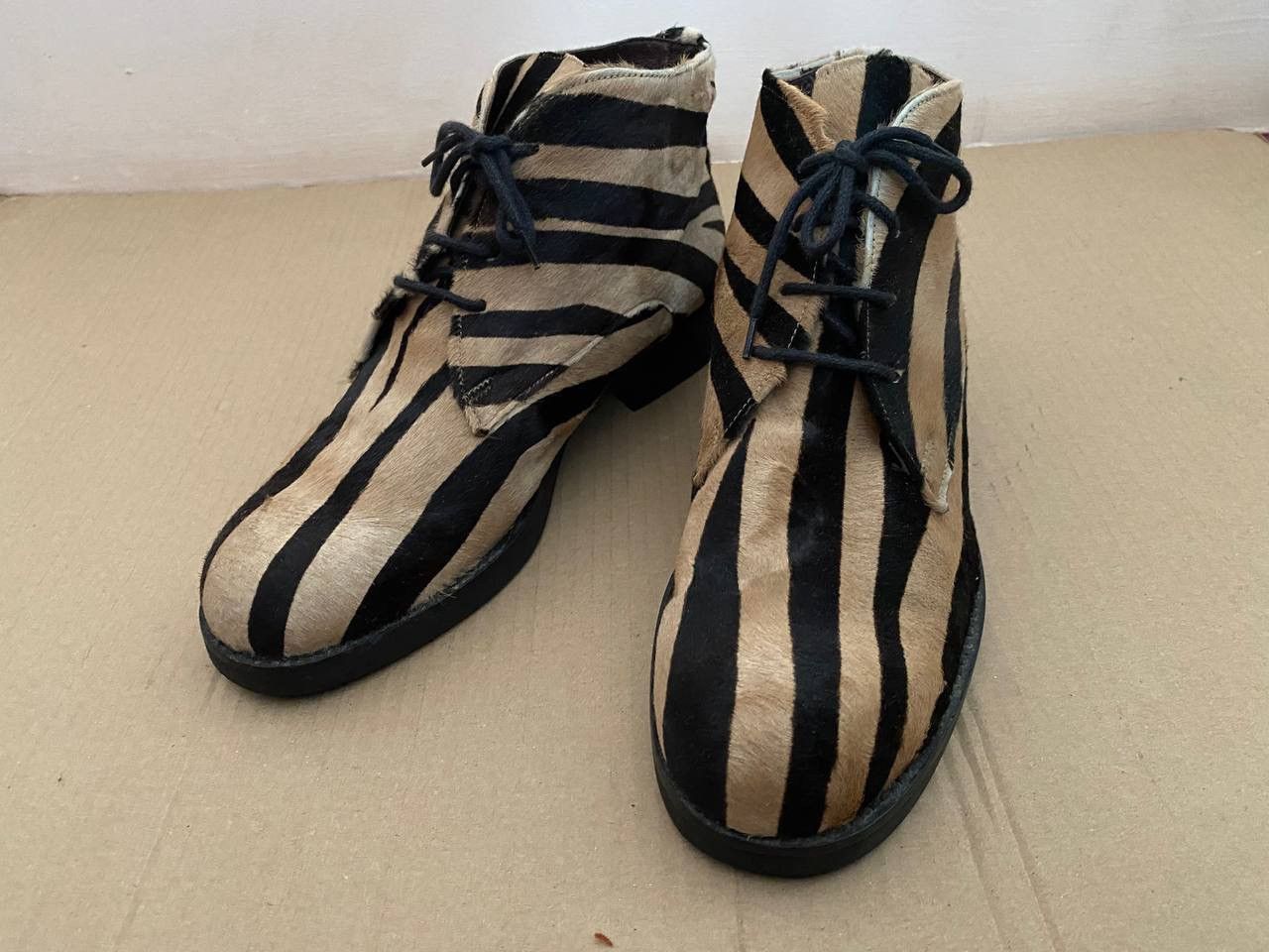 Designer 🦓Vintage Real Zebra Fur Made in Italy Louis Norman Rare! Size US 10 / IT 40 - 2 Thumbnail
