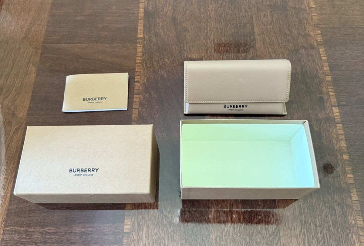 Burberry Burberry Sungless Size ONE SIZE - 10 Thumbnail
