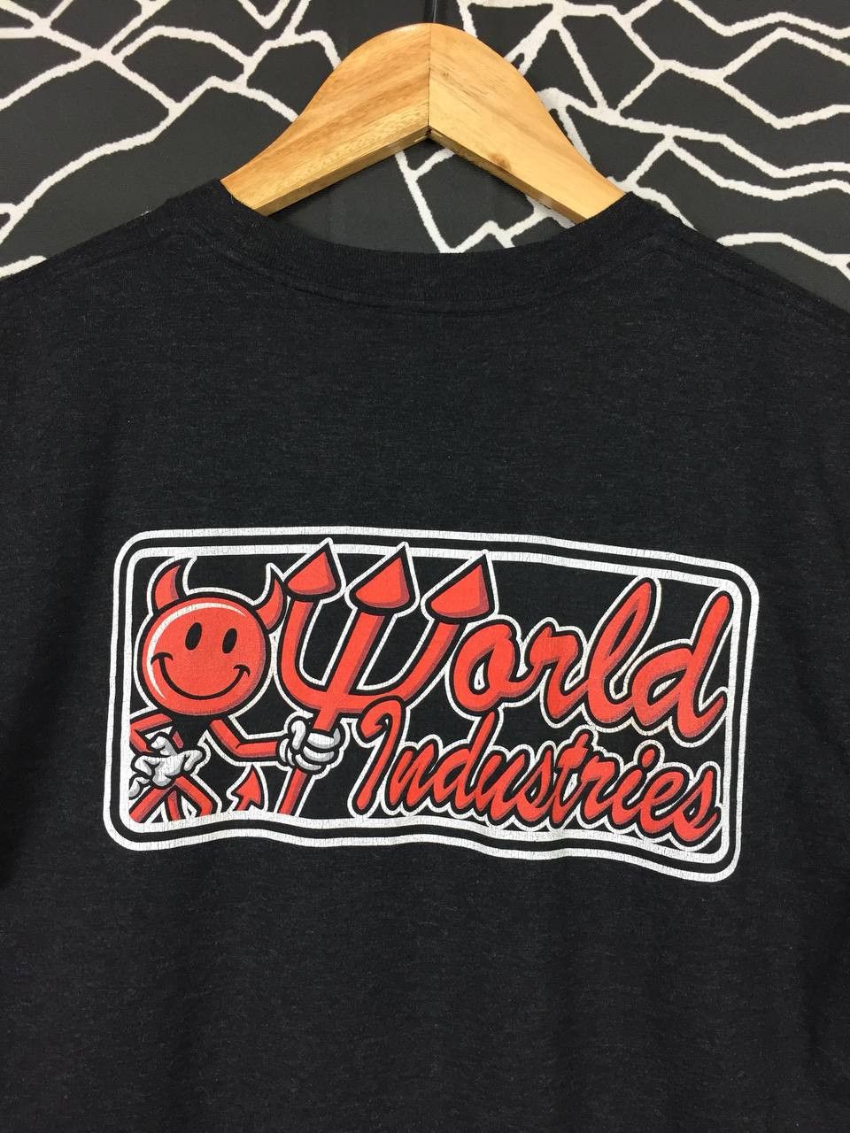 Vintage World Industries Skateboards Logo Streetwear Tee Size US S / EU 44-46 / 1 - 3 Thumbnail