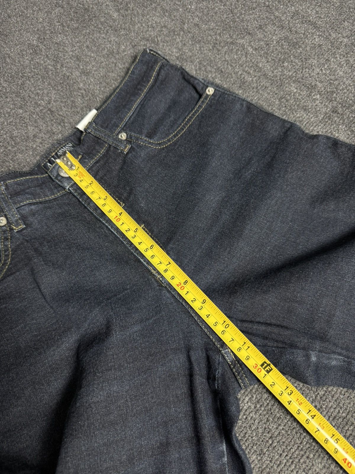 Giorgio Armani 00s Luxury Retro Armani Jeans J05 Dark Indigo Denim Jeans Size US 30 / EU 46 - 18 Thumbnail