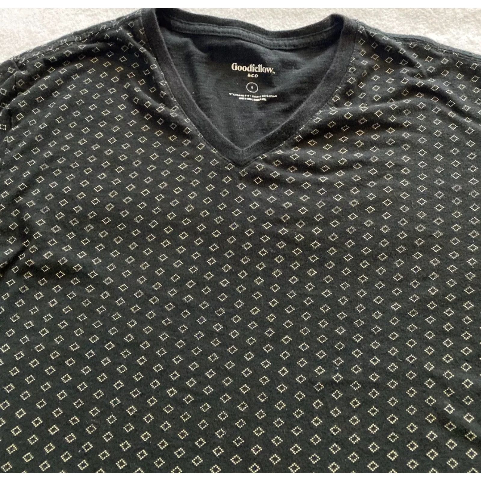 CO Goodfellow & Co T-Shirt Men Short Sleeve V-Neck S Black Regular Fit – 60% Cotton 40% Polyester Size US S / EU 44-46 / 1 - 2 Thumbnail