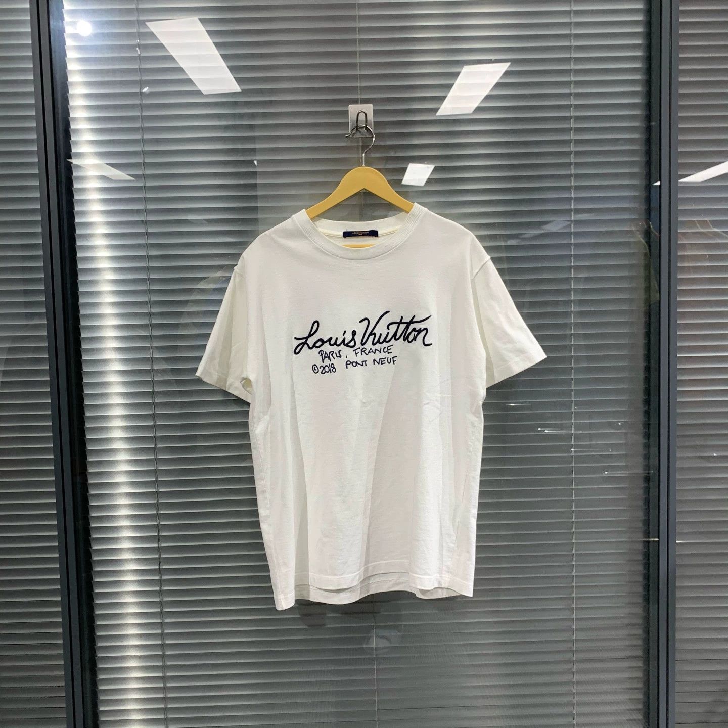 Louis Vuitton Louis Vuitton White Logo Embroidered SS L 99 New Size US L / EU 52-54 / 3 - 1 Thumbnail