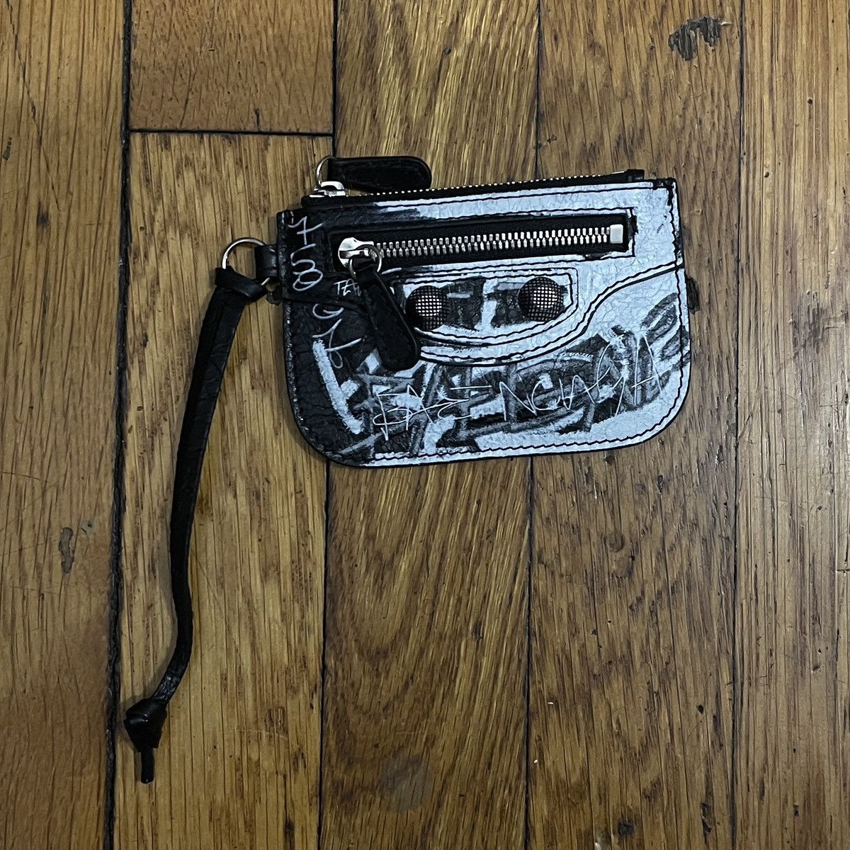 小物 BALENCIAGA cagole graffiti coin case Balenciaga Balenciaga Cagole Black Graffiti Coin Purse | Grailed