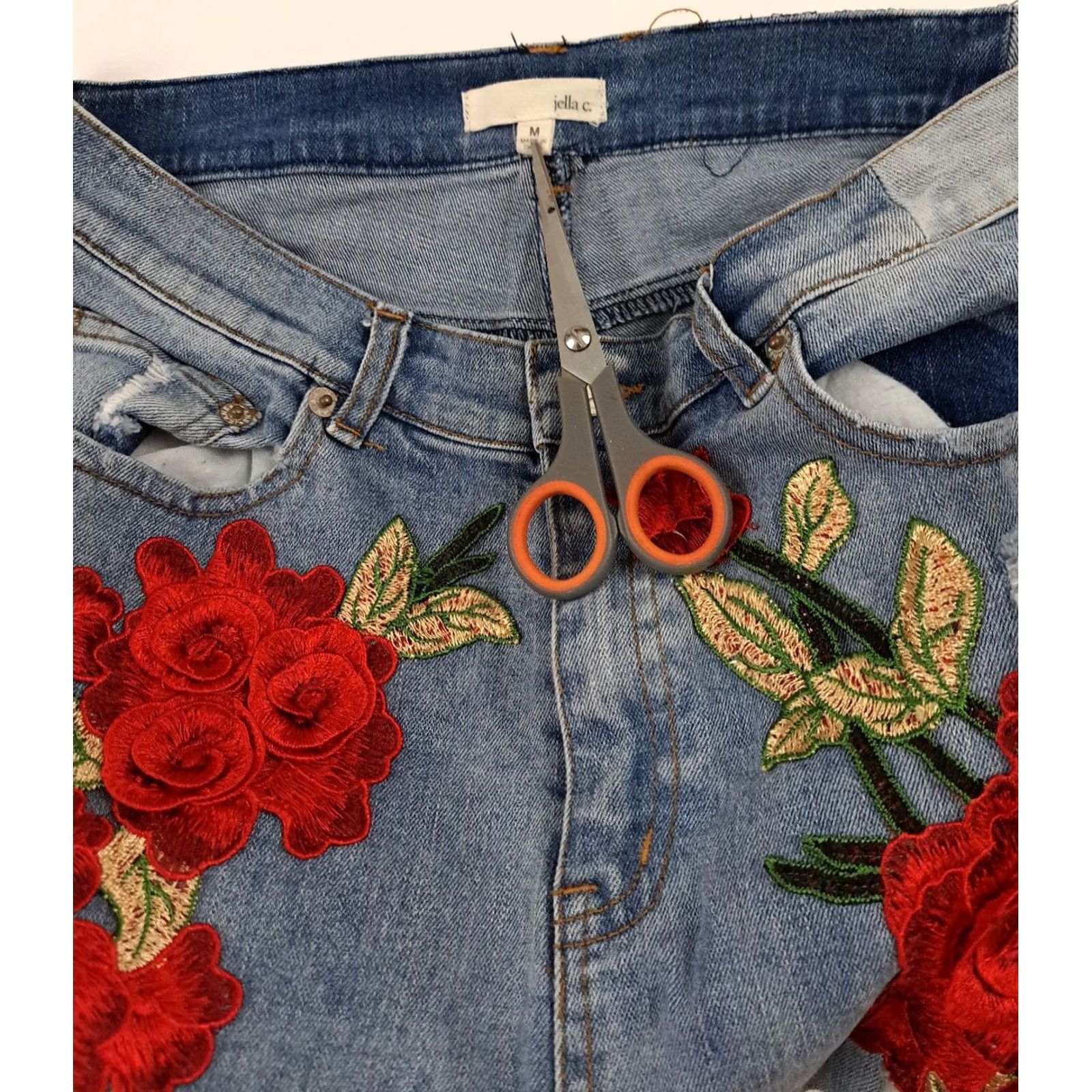 Vintage Jella C. Roses Embroidered Blue Jeans Stressed Medium Stretch Jeans Women M Blue Embroidered Roses 90s Theme Womens Bleue Size 32" / US 10 / IT 46 - 4 Thumbnail