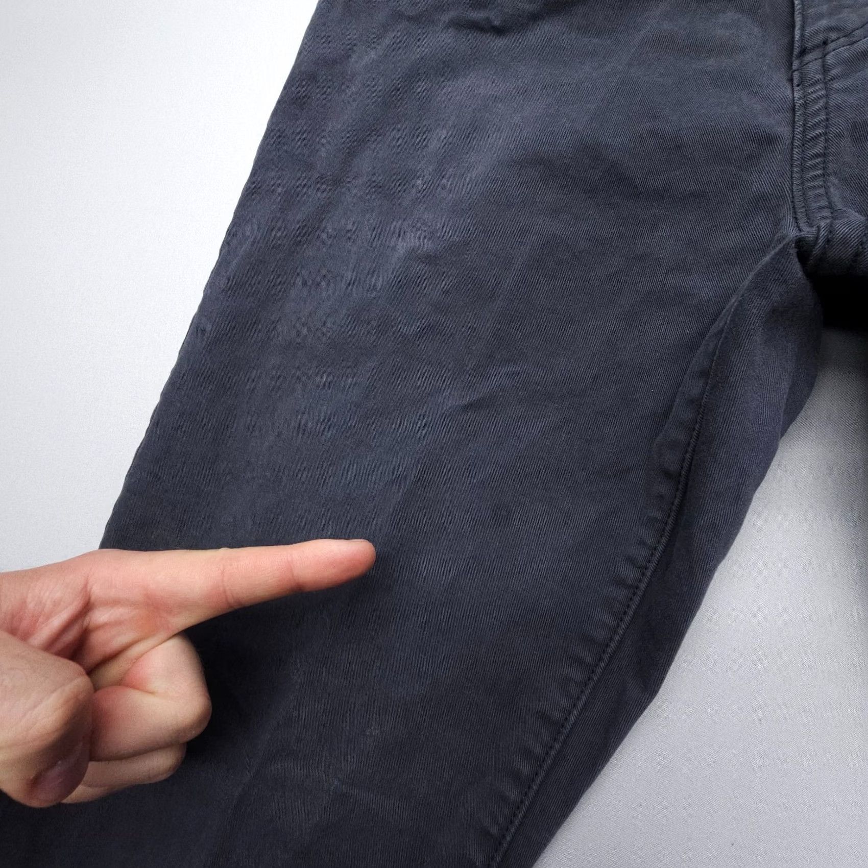Flint And Tinder Flint and Tinder 365 Chino Pants Mens 30x30 Gray Twill Regular Straight Tapered Travel Business Casual Pants Mens Size US 30 / EU 46 - 6 Thumbnail