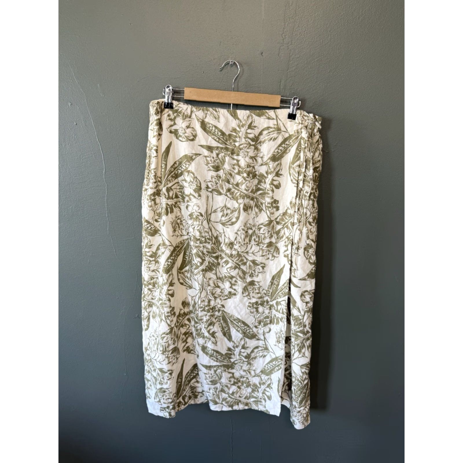 Abercrombie & Fitch Abercrombie & Fitch Womens Floral Pattern Long Wrap Skirt L Multicolor - Wrap - Skirt - Long - Size L Womens Size 36" / US 14 / IT 50 - 2 Thumbnail