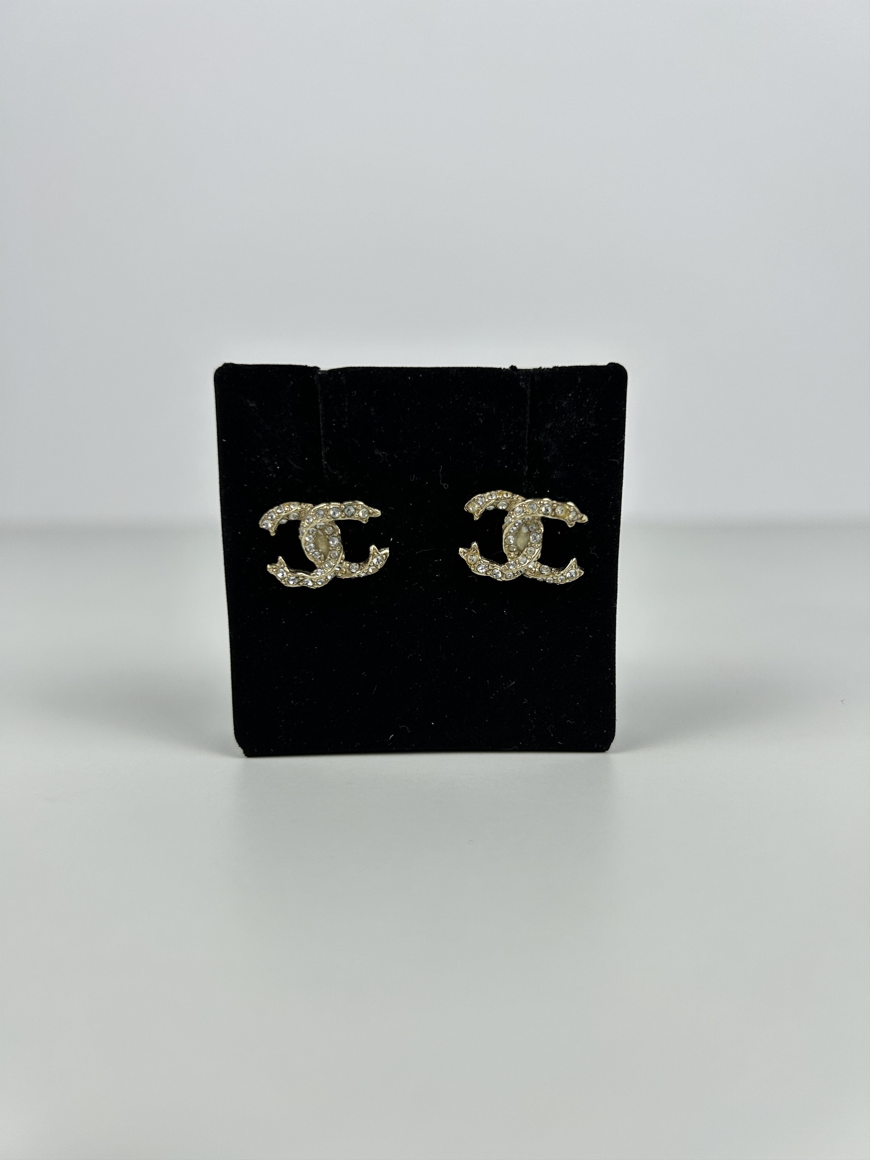 Chanel Chanel 2018 cruise cc logo rhinestone embellished earrings Size ONE SIZE - 2 Thumbnail