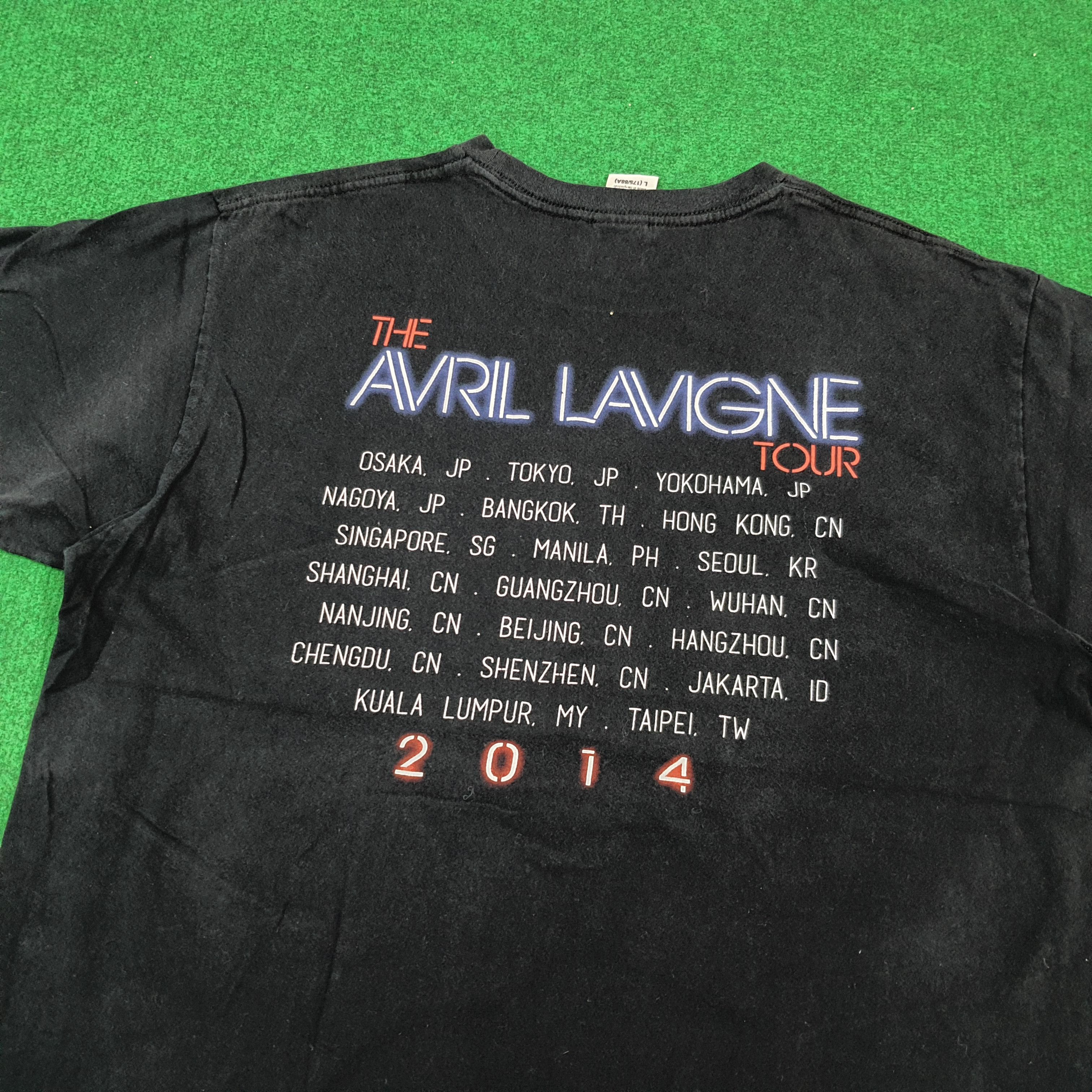 Band Tees Vintage The Avril Lavigne Tour 2014 Graphic Tee C301N46 Size US M / EU 48-50 / 2 - 5 Thumbnail