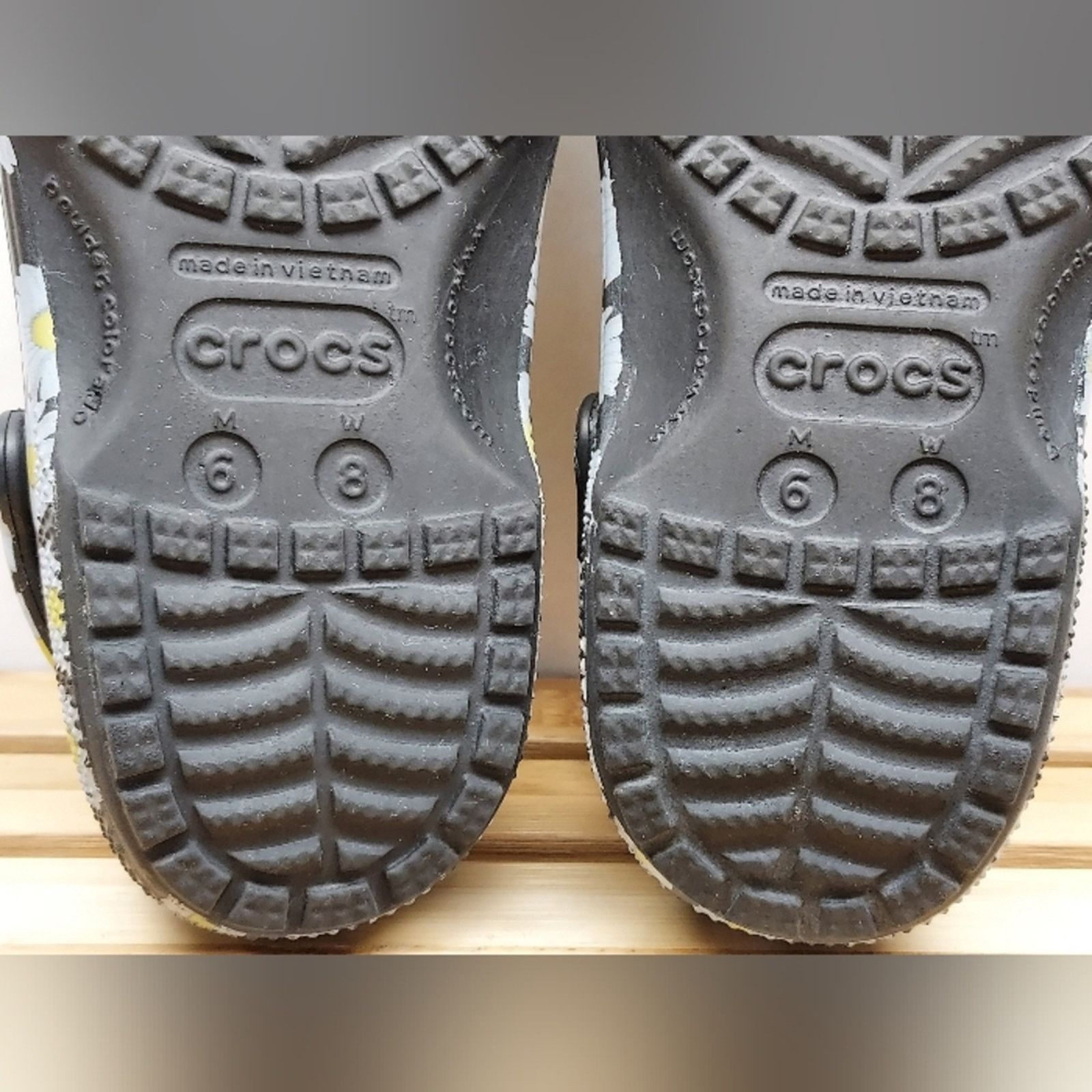 Crocs CROCS Womens Daisy Print Clog Sandals Size 8 Size US 8 / IT 38 - 9 Thumbnail