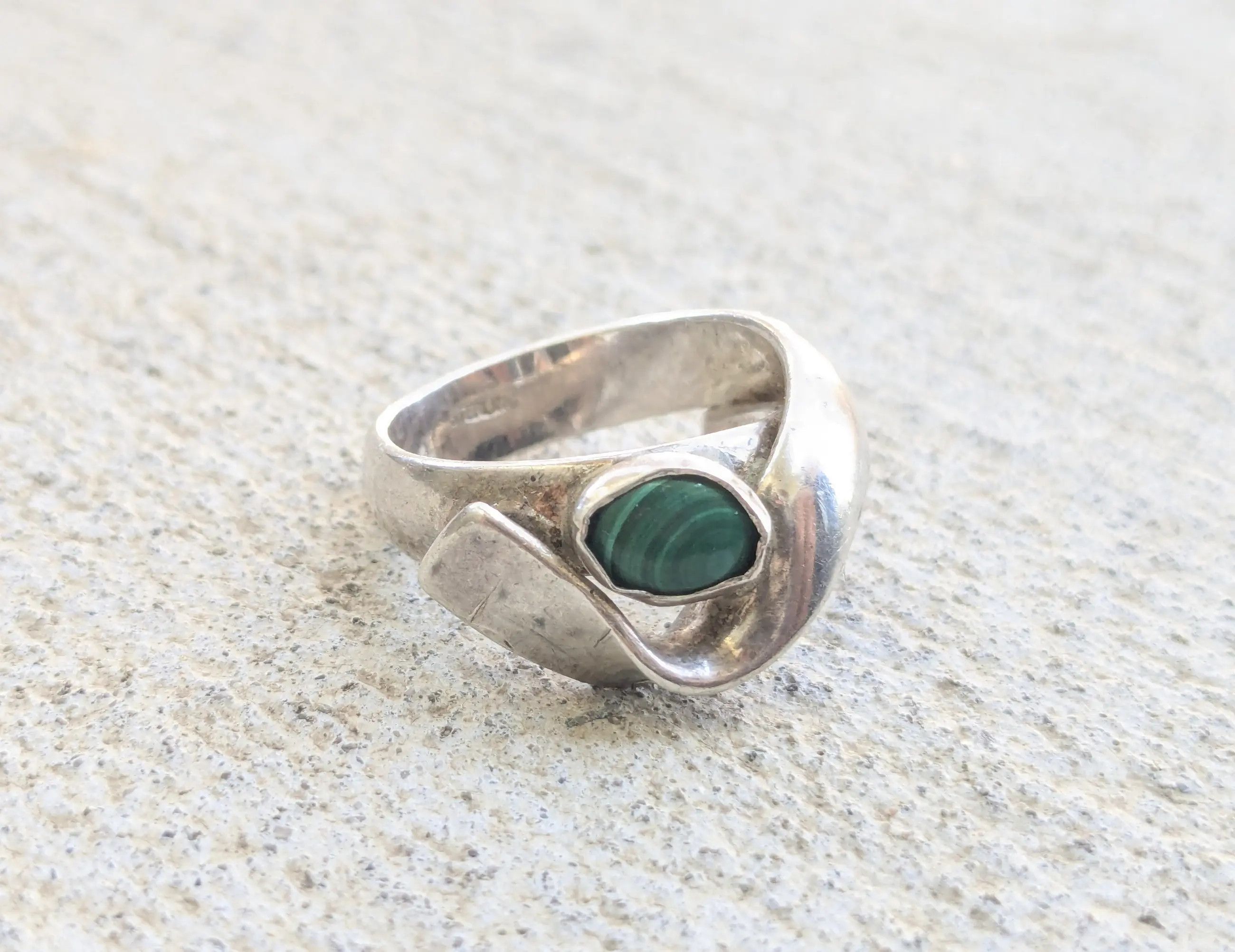 Jewelry × Vintage Vintage Sterling Silver Ring Malachite 10 Modern Abstract Size ONE SIZE - 3 Thumbnail
