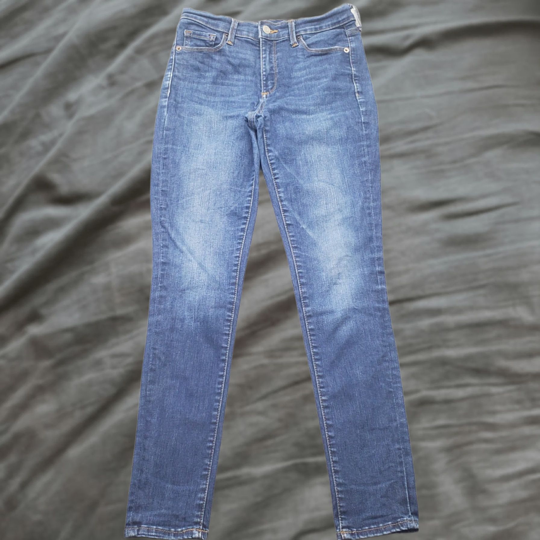Gap Gap Jeans Womens 26 Blue Denim Stretch Skinny Medium Wash 5-Pocket Regular Waist 28 Inseam Mens? Womens? Size 26" / US 2 / IT 38 - 1 Thumbnail