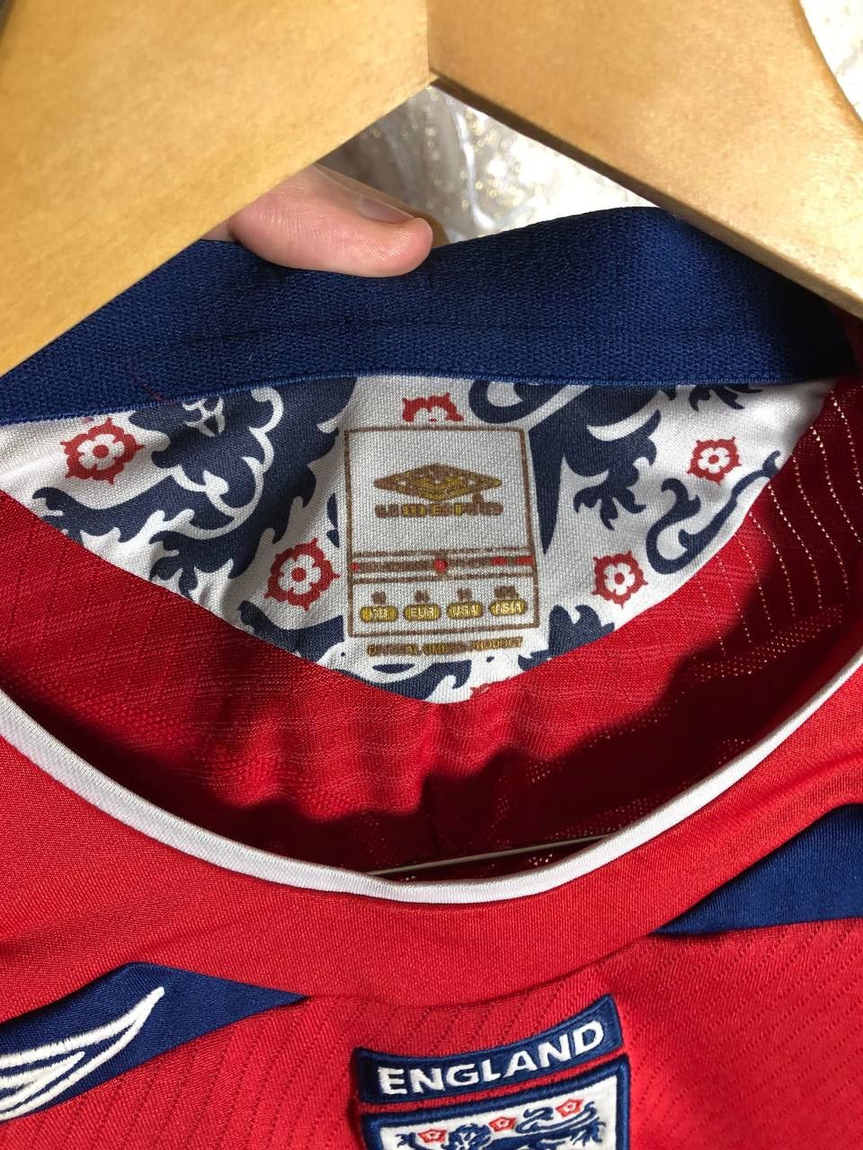 Umbro VINTAGE UMBRO ENGLAND RETRO SOCCER JERSEY MANCHESTER Y2K 90s Size US S / EU 44-46 / 1 - 3 Thumbnail