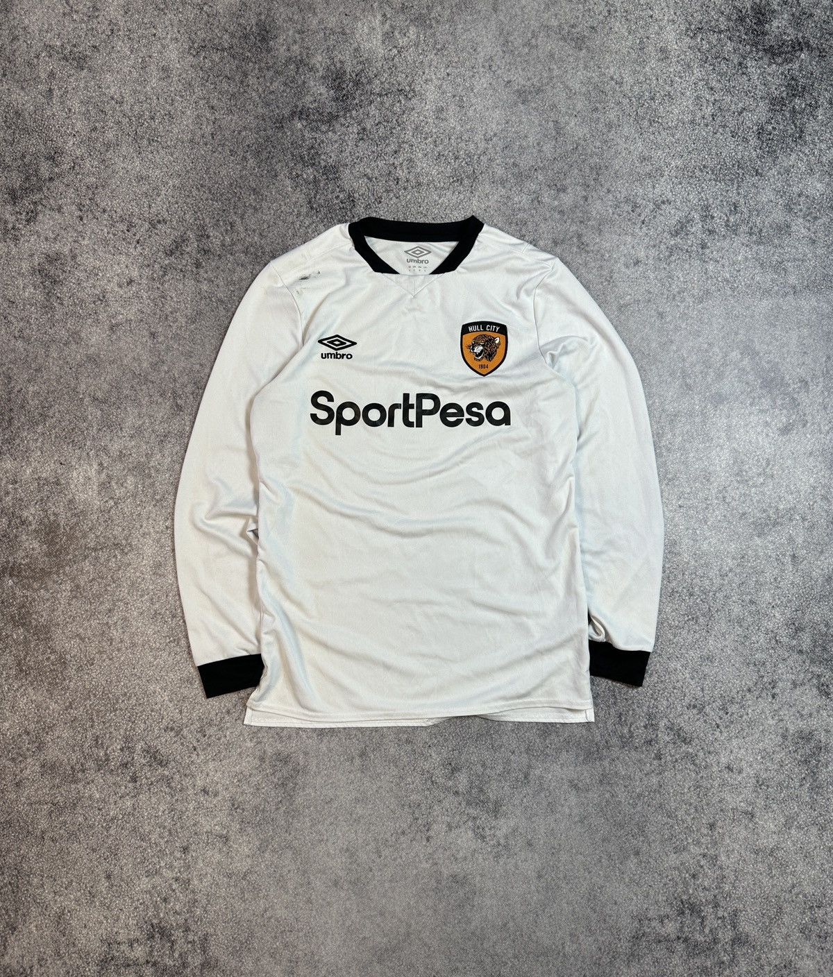 Umbro Umbro Hull City Soccer Jersey Streetwear Rare Casual VTg S Size US S / EU 44-46 / 1 - 1 Thumbnail