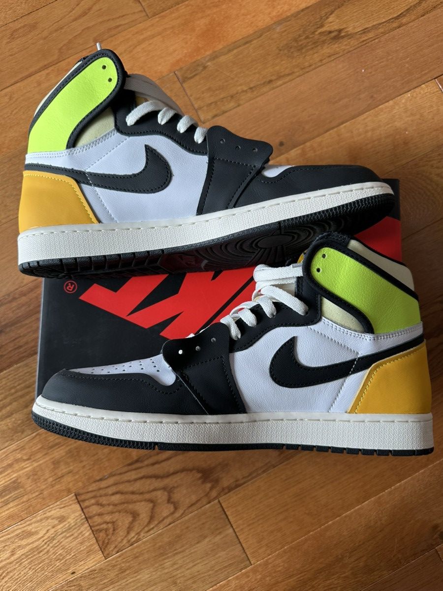 Jordan Brand × Nike Air Jordan 1 Volt Size US 12 / EU 45 - 2 Thumbnail