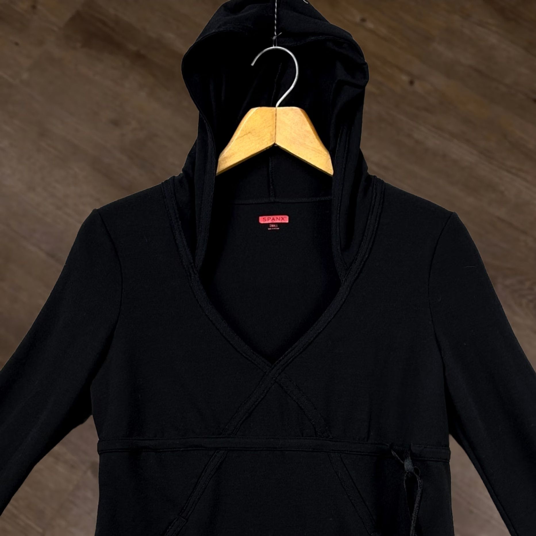 Spanx Spanx Hoodie Sweatshirt Womens Small Black Belted Long Sleeve Stretch Pullover Size S / US 4 / IT 40 - 1 Thumbnail