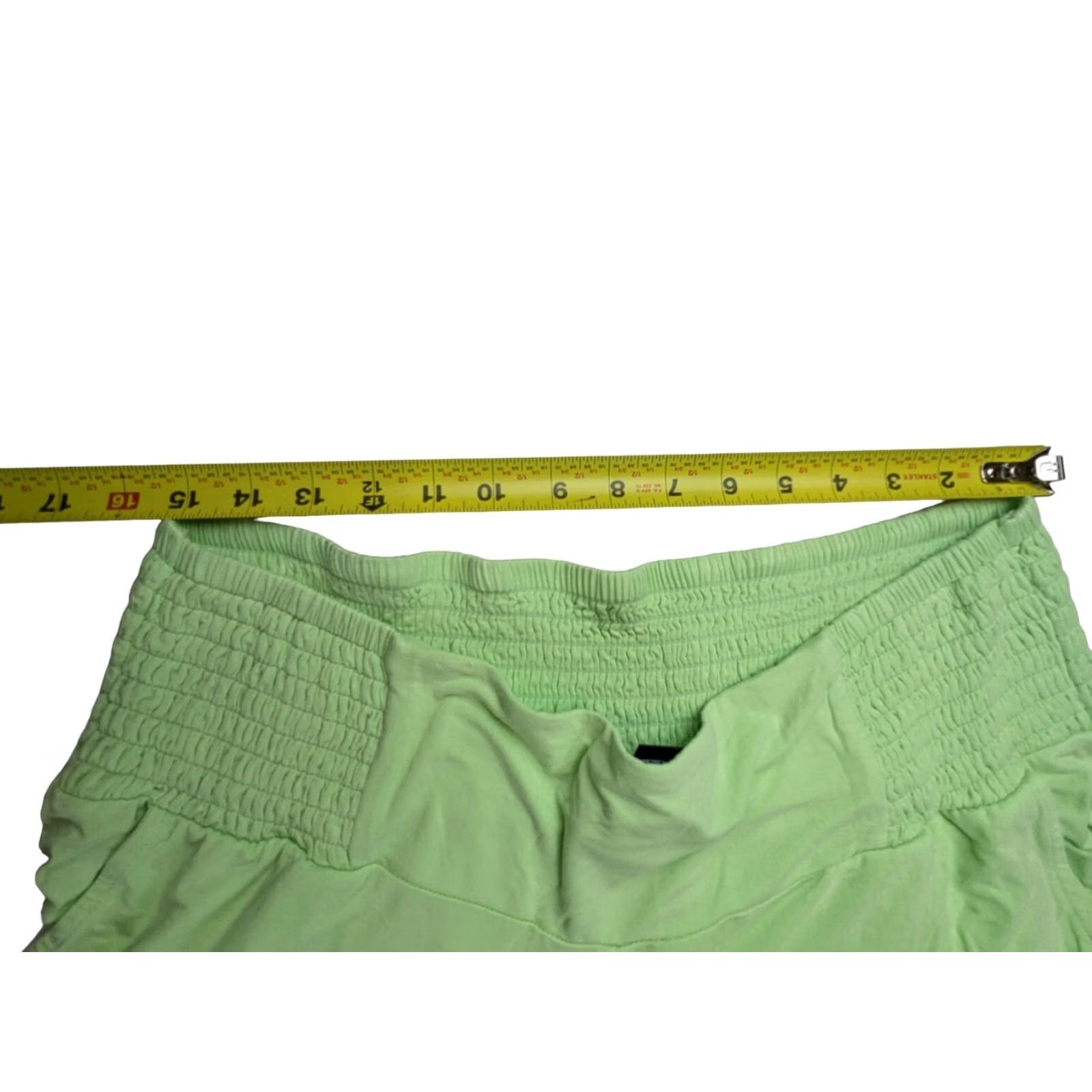 Torrid Torrid Shorts Green Size 2 Solid Pull On Gartered Lightweight Bermuda Preppy Womens Size 26" / US 2 / IT 38 - 7 Thumbnail