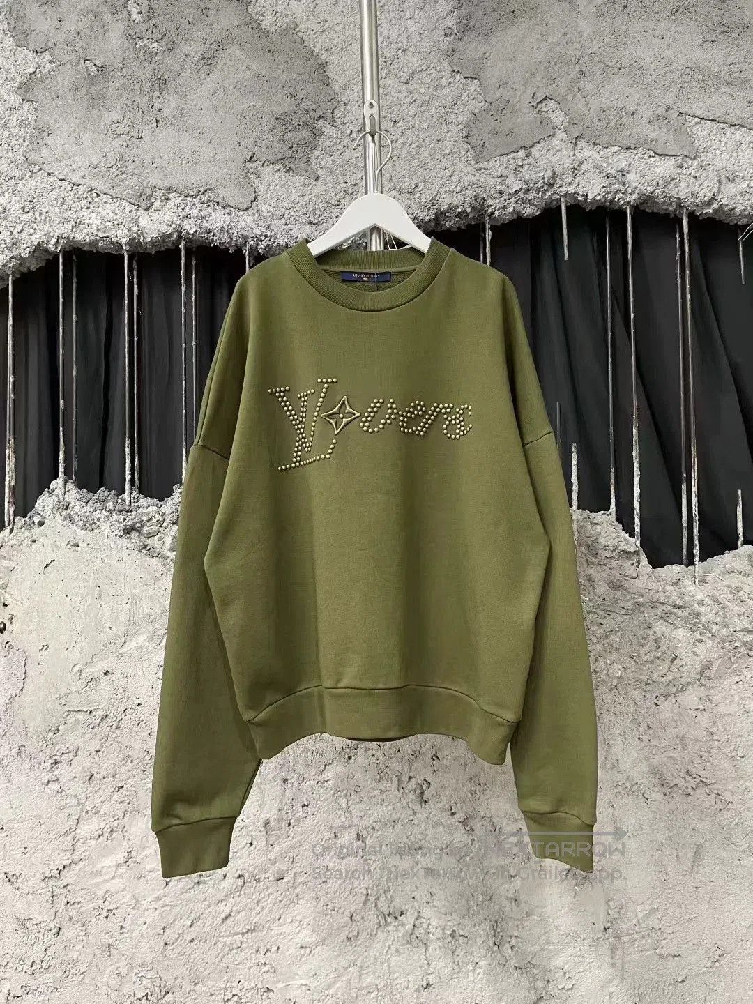 Louis Vuitton Louis Vuitton Pharrell Green Rivet Logo Hoodie. Size US XS / EU 42 / 0 - 1 Thumbnail