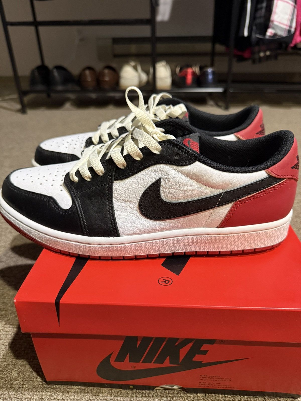 Jordan Brand × Nike Retro 1 Low OG Black Toe Size US 10 / EU 43 - 2 Thumbnail